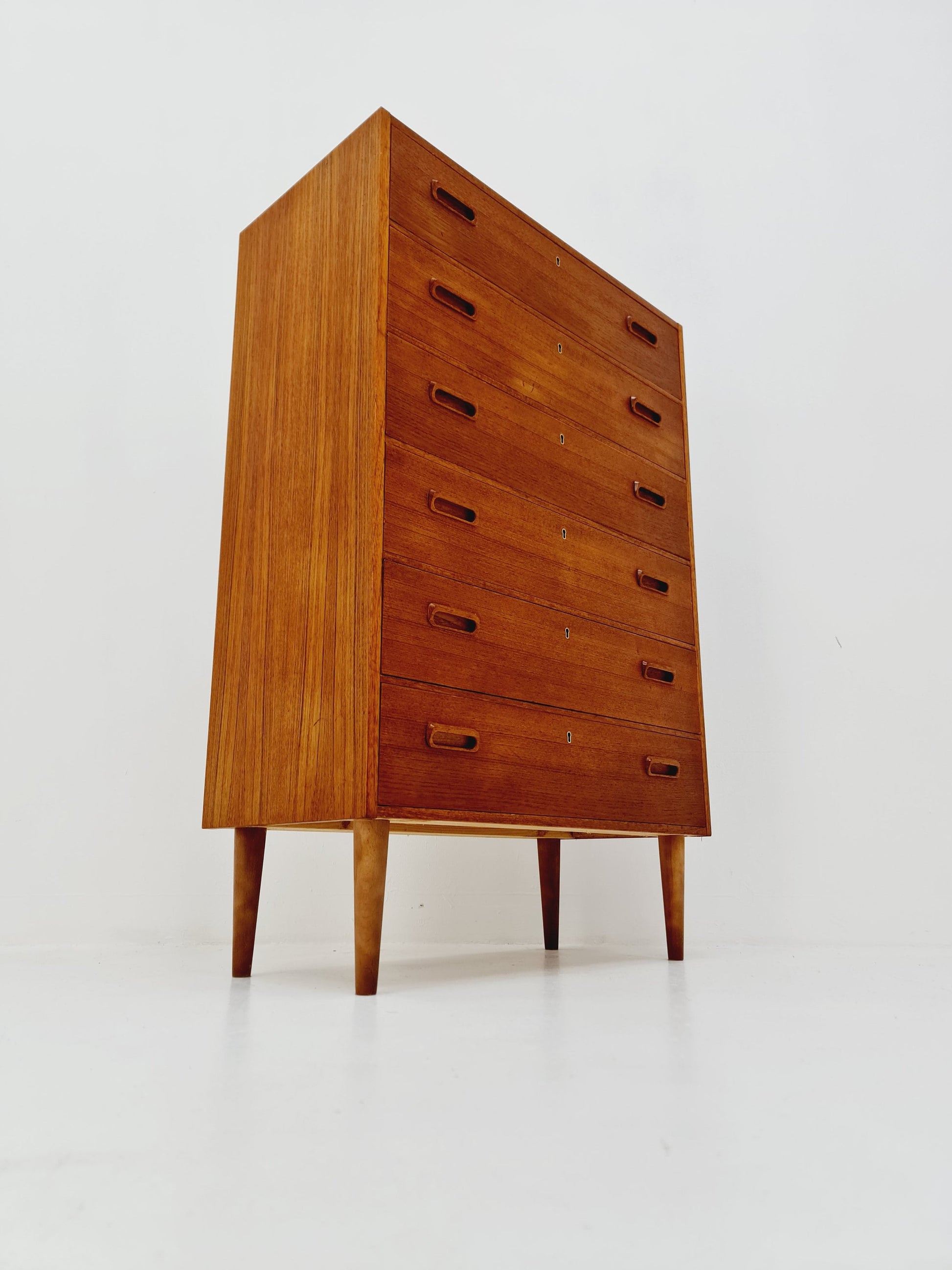 Midcentury Danish teak chest of drawers / drawer dresser / cabinet, 1960s