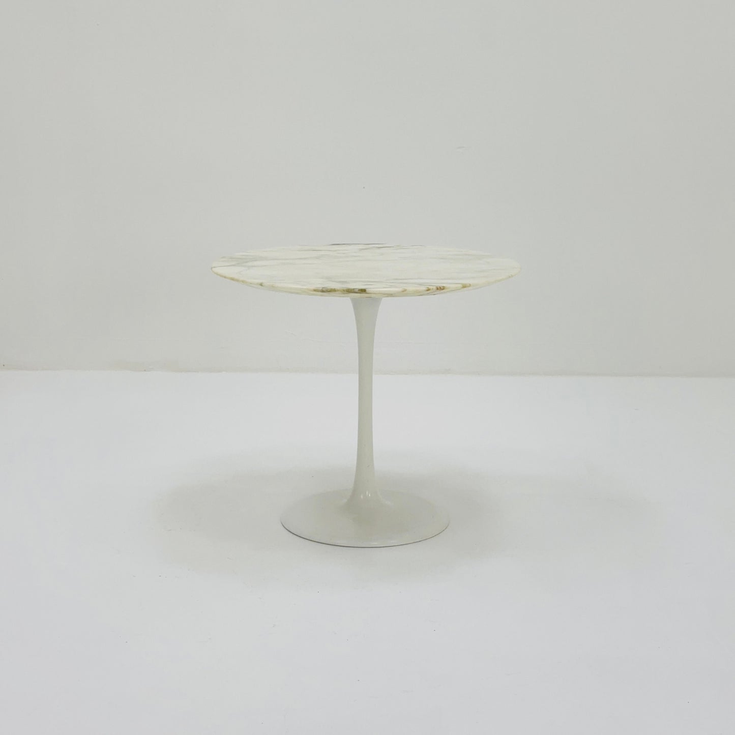 Space age marble-topped Tulip coffee table by Eero Saarinen for Knoll International, 1950s