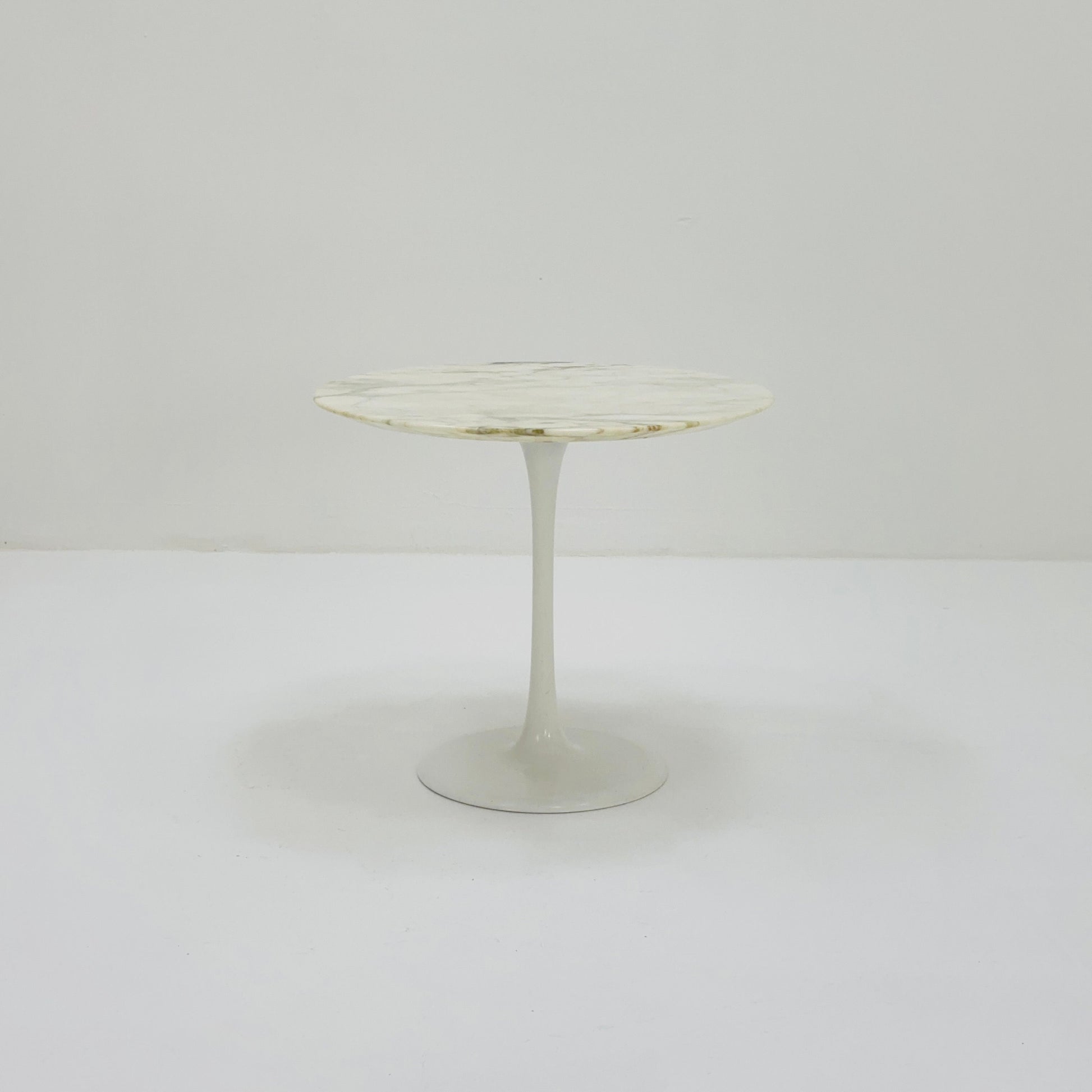 Space age marble-topped Tulip coffee table by Eero Saarinen for Knoll International, 1950s