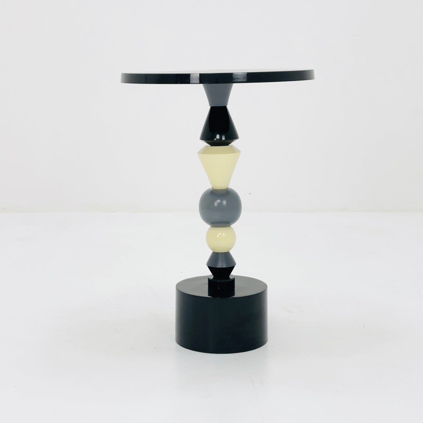 Rare Space age side table /end table 1970s Italy