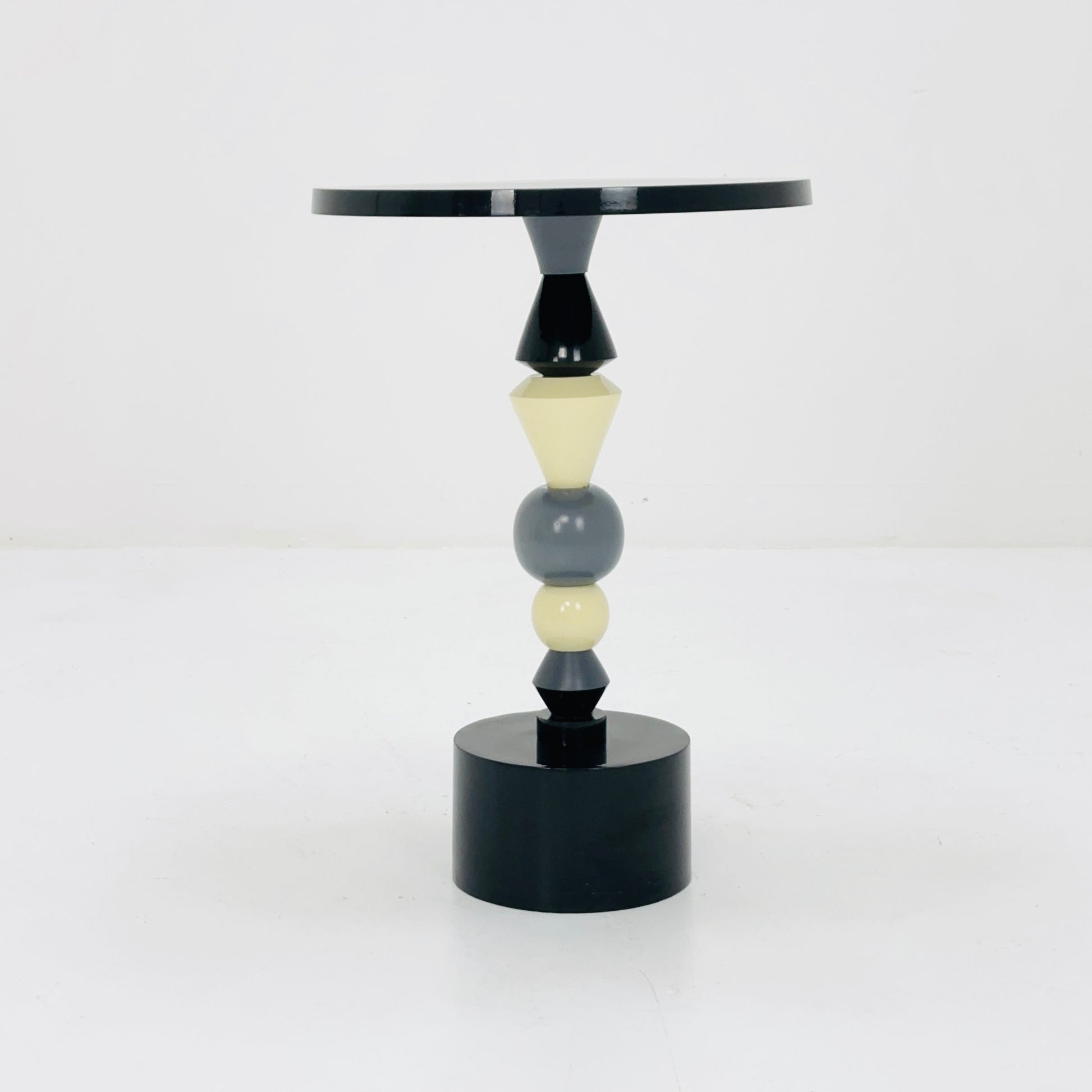 Rare Space age side table /end table 1970s Italy