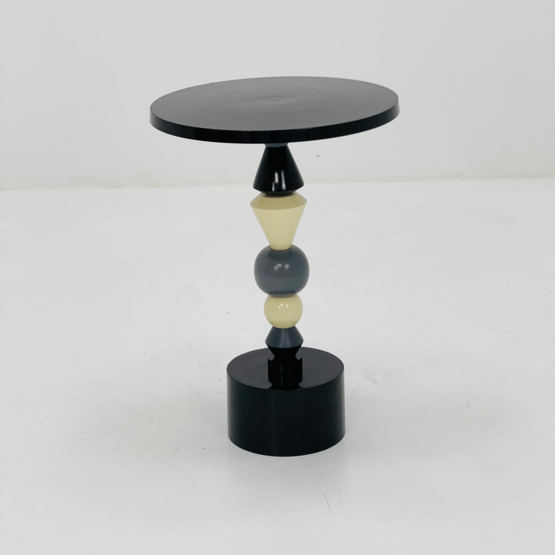 Rare Space age side table /end table 1970s Italy