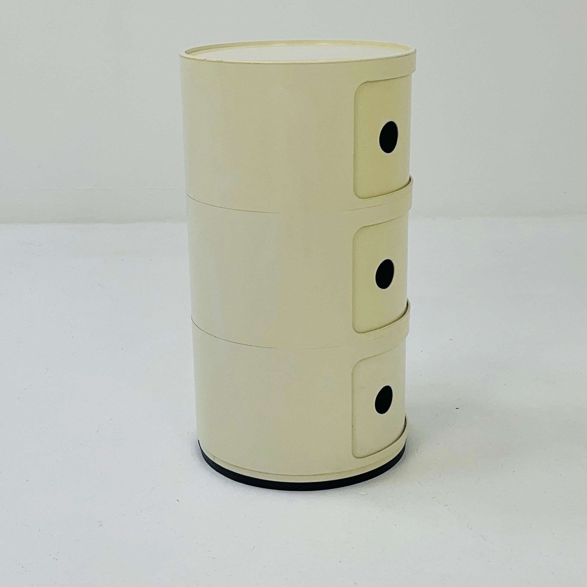Space age 3 tier Componibili Classic round modular storage unit designed by Anna Castelli Ferrieri for Kartell in 1970s