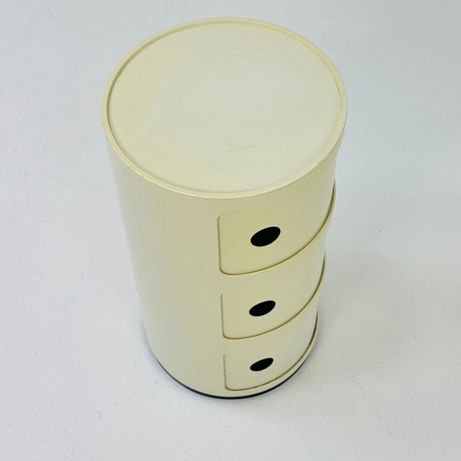 Space age 3 tier Componibili Classic round modular storage unit designed by Anna Castelli Ferrieri for Kartell in 1970s
