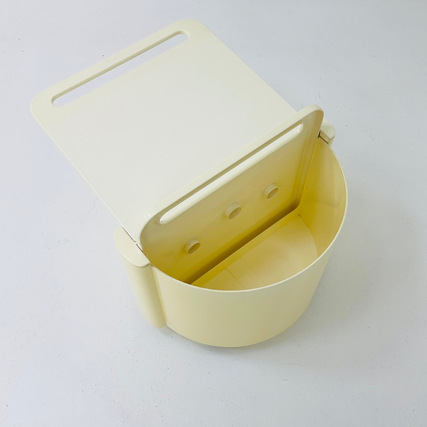 Space Age Off-White plastic Mobile Bar Serving Trolley Livia Castelli for Fain Italy 70s