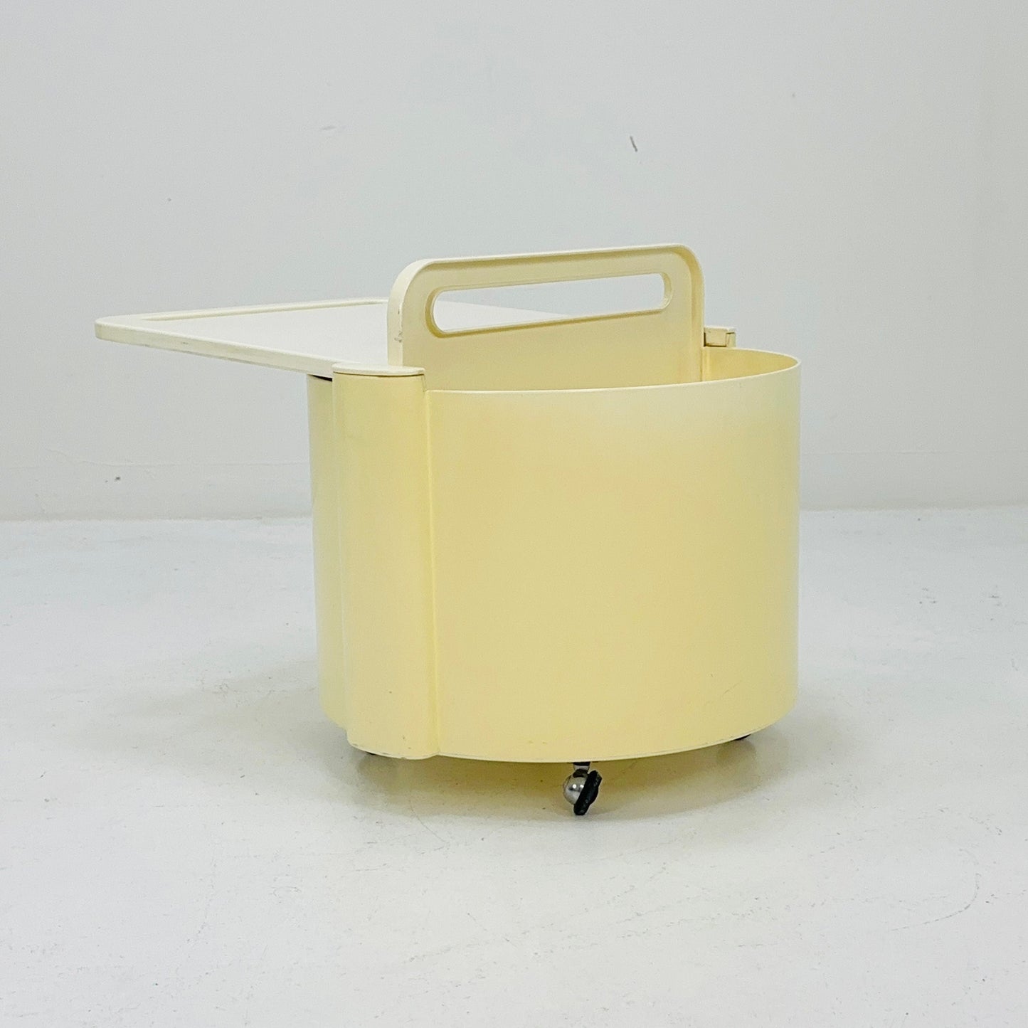 Space Age Off-White plastic Mobile Bar Serving Trolley Livia Castelli for Fain Italy 70s