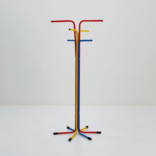 Lebber mid century - Memphis Milano standing coat rack Ikea, by Tord Björklund model Plagg, basic colours. 1980s
