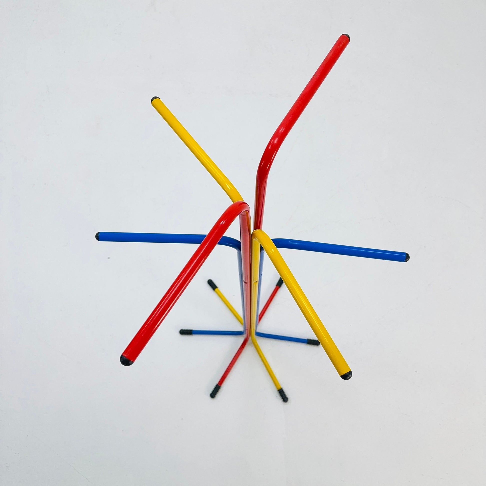 Lebber mid century - Memphis Milano standing coat rack Ikea, by Tord Björklund model Plagg, basic colours. 1980s