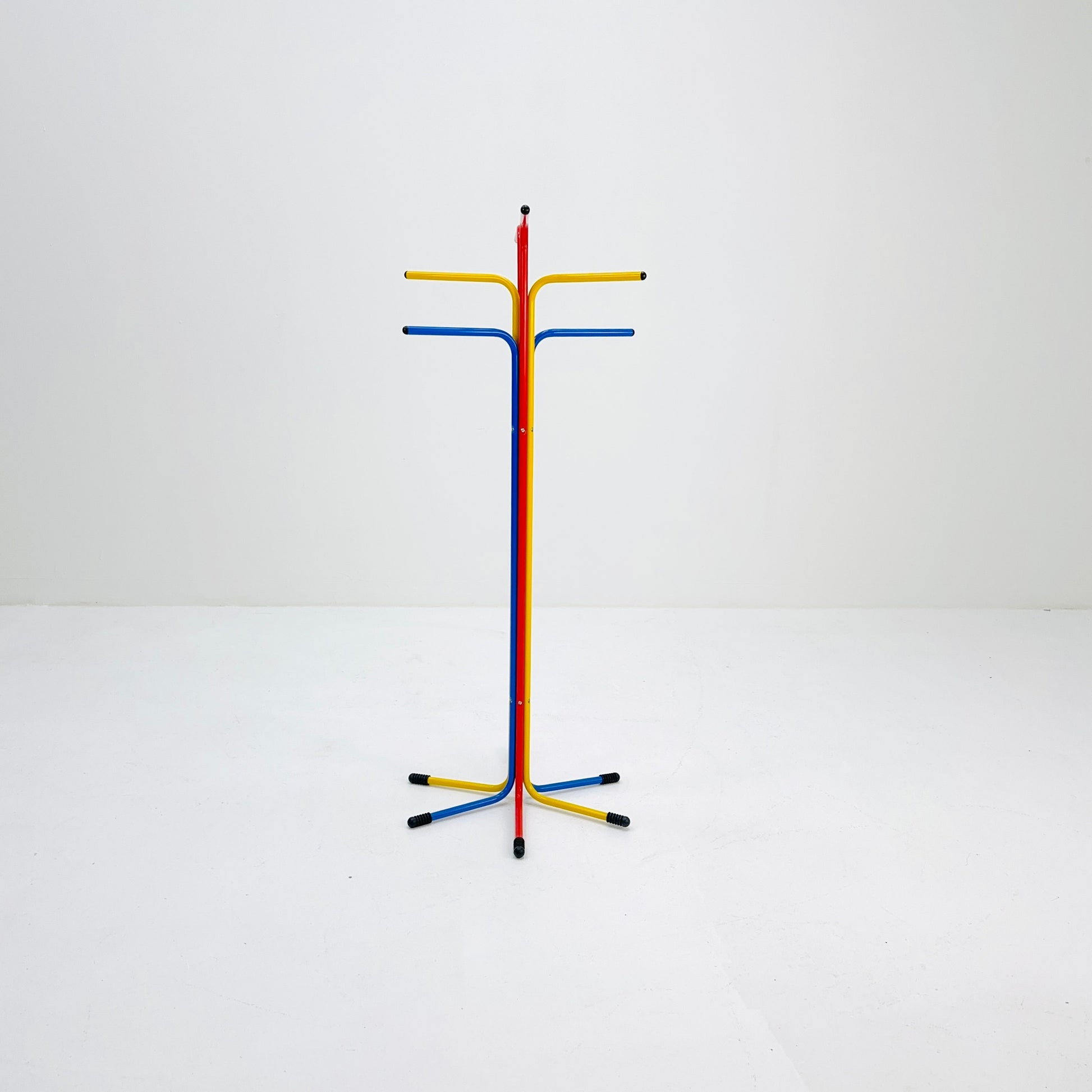Lebber mid century - Memphis Milano standing coat rack Ikea, by Tord Björklund model Plagg, basic colours. 1980s