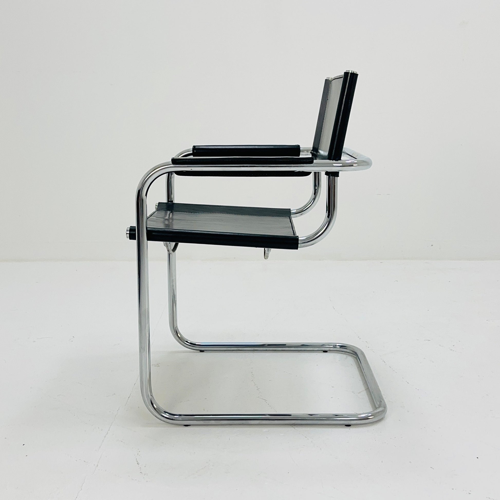Mid Century iconic Mart Stam S34 armchair / Bauhaus chrome tube steel and leather / 80s vintage cantilever chair s43