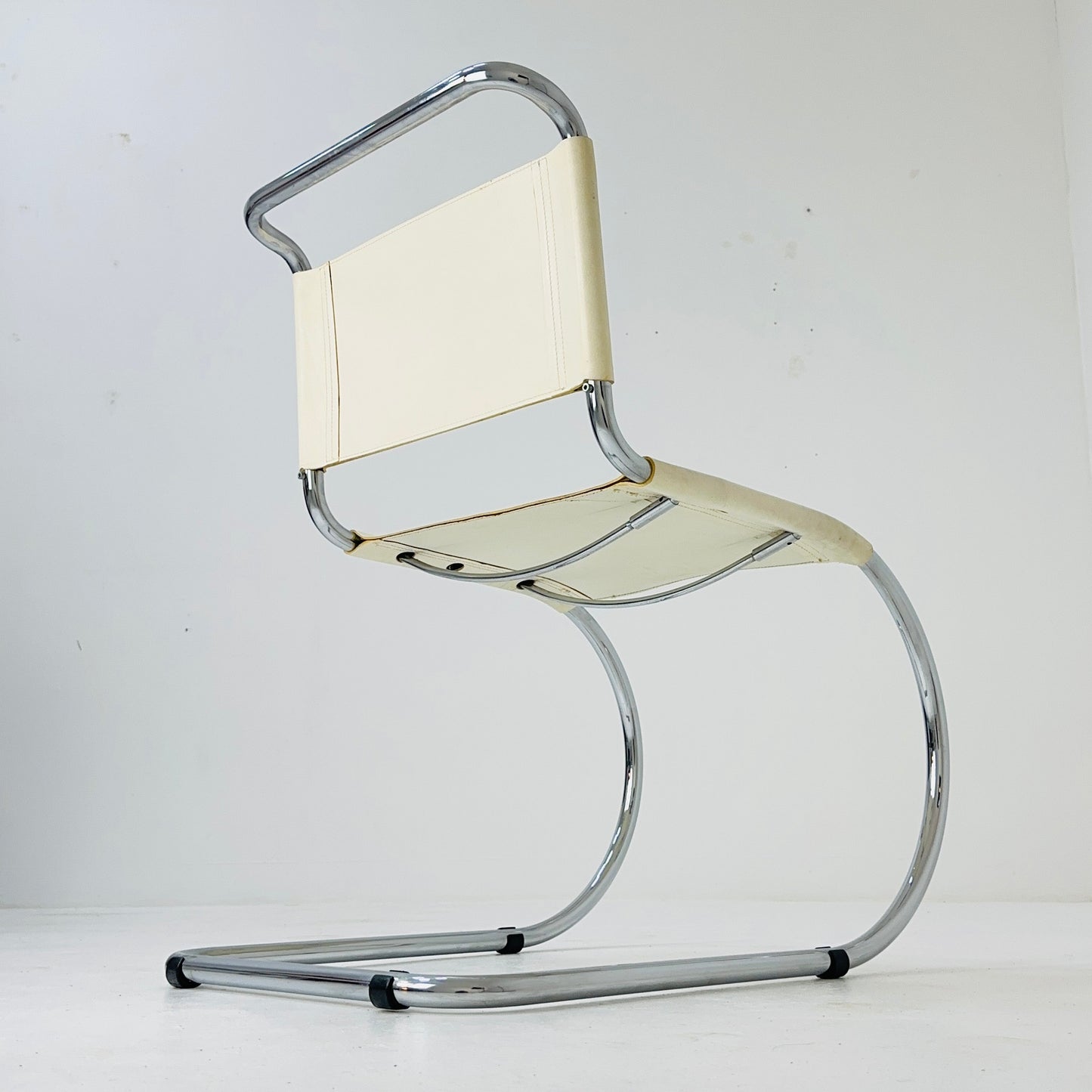 MR10 lounge white leather chair design by Ludwig Mies van der Rohe , 1980s