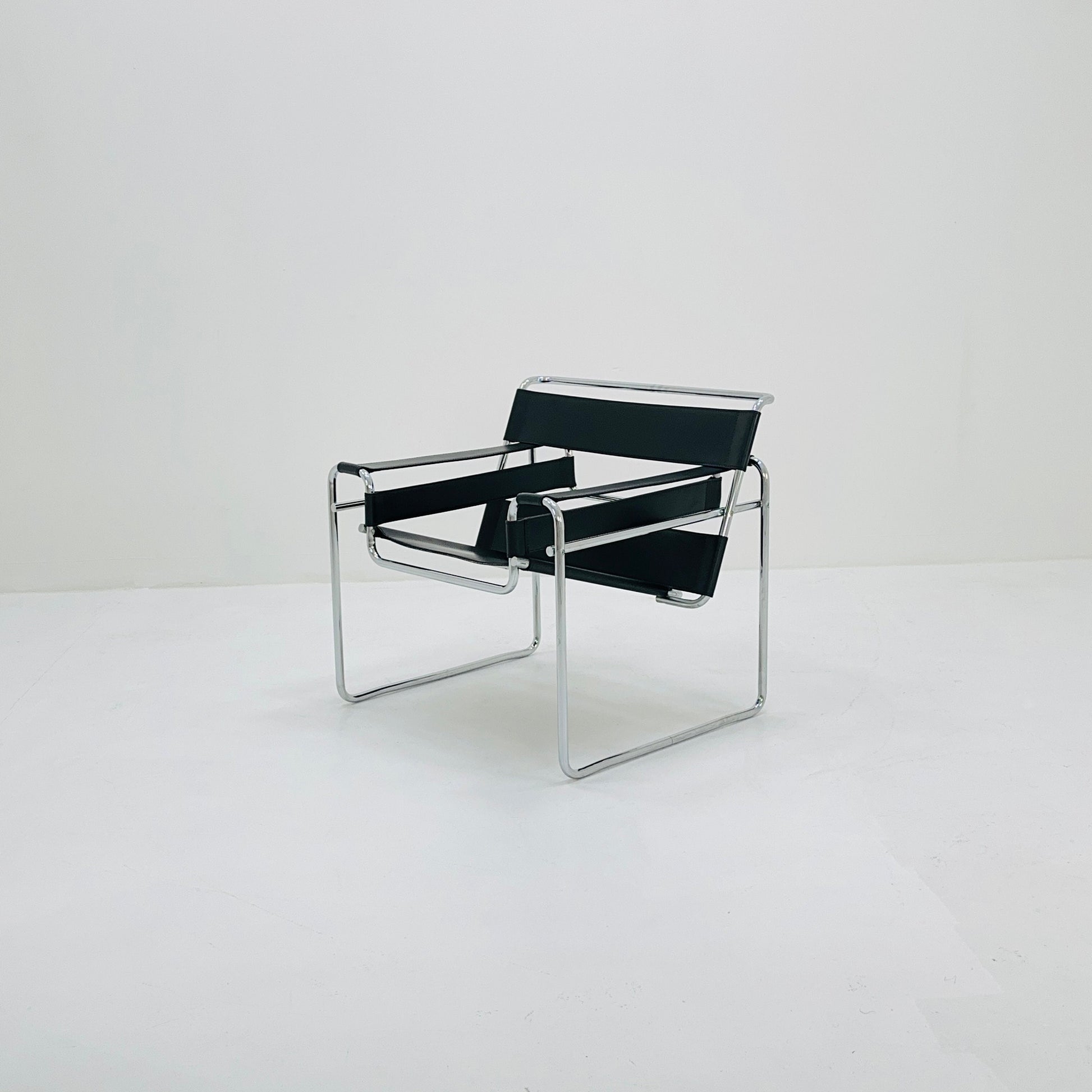 Mid century Bauhaus Marcel Breuer Wassily black leather B3 Chair 1980s by Knoll