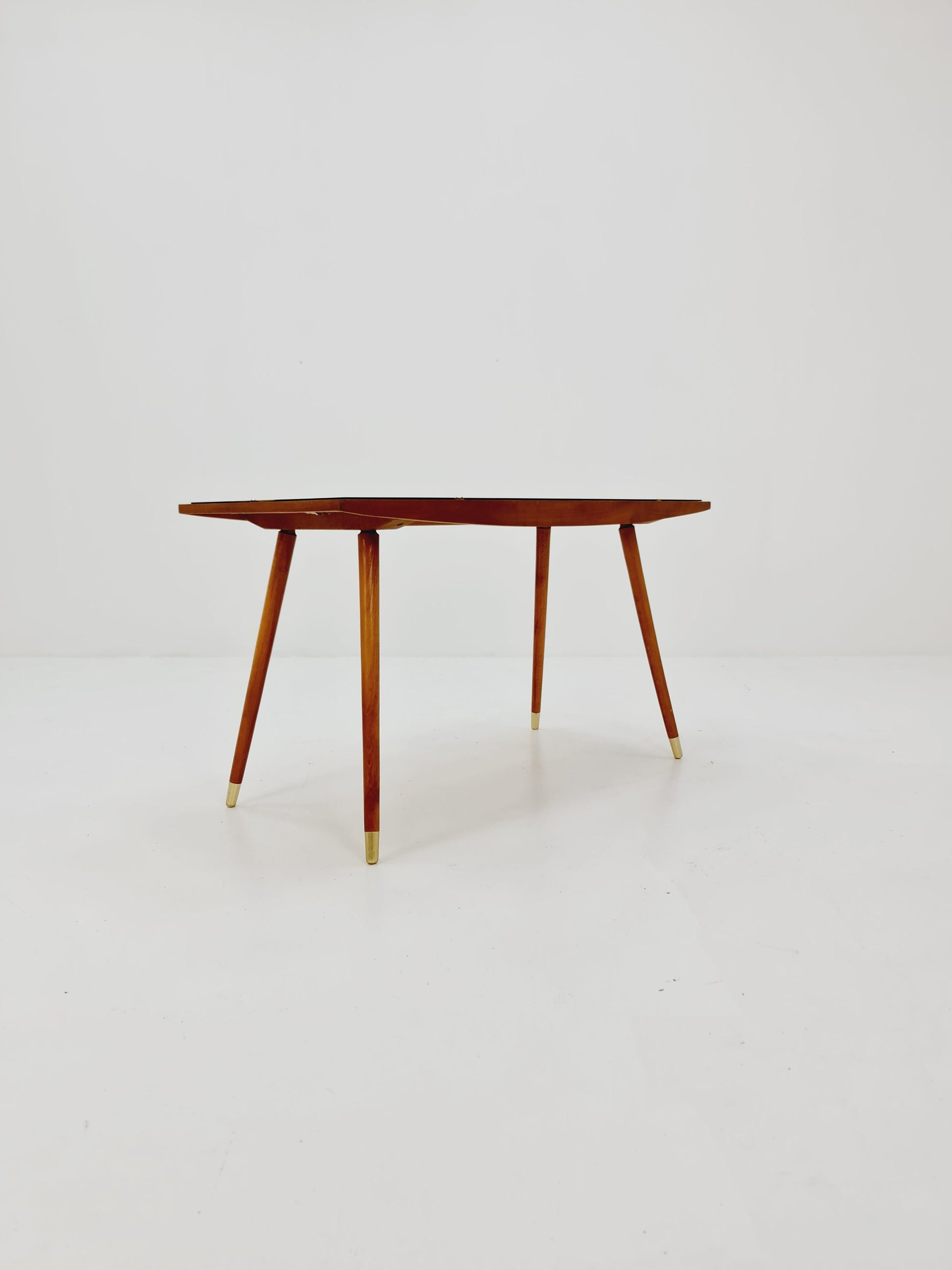 mid centtury vintage coffetable witth glass top from the 50s