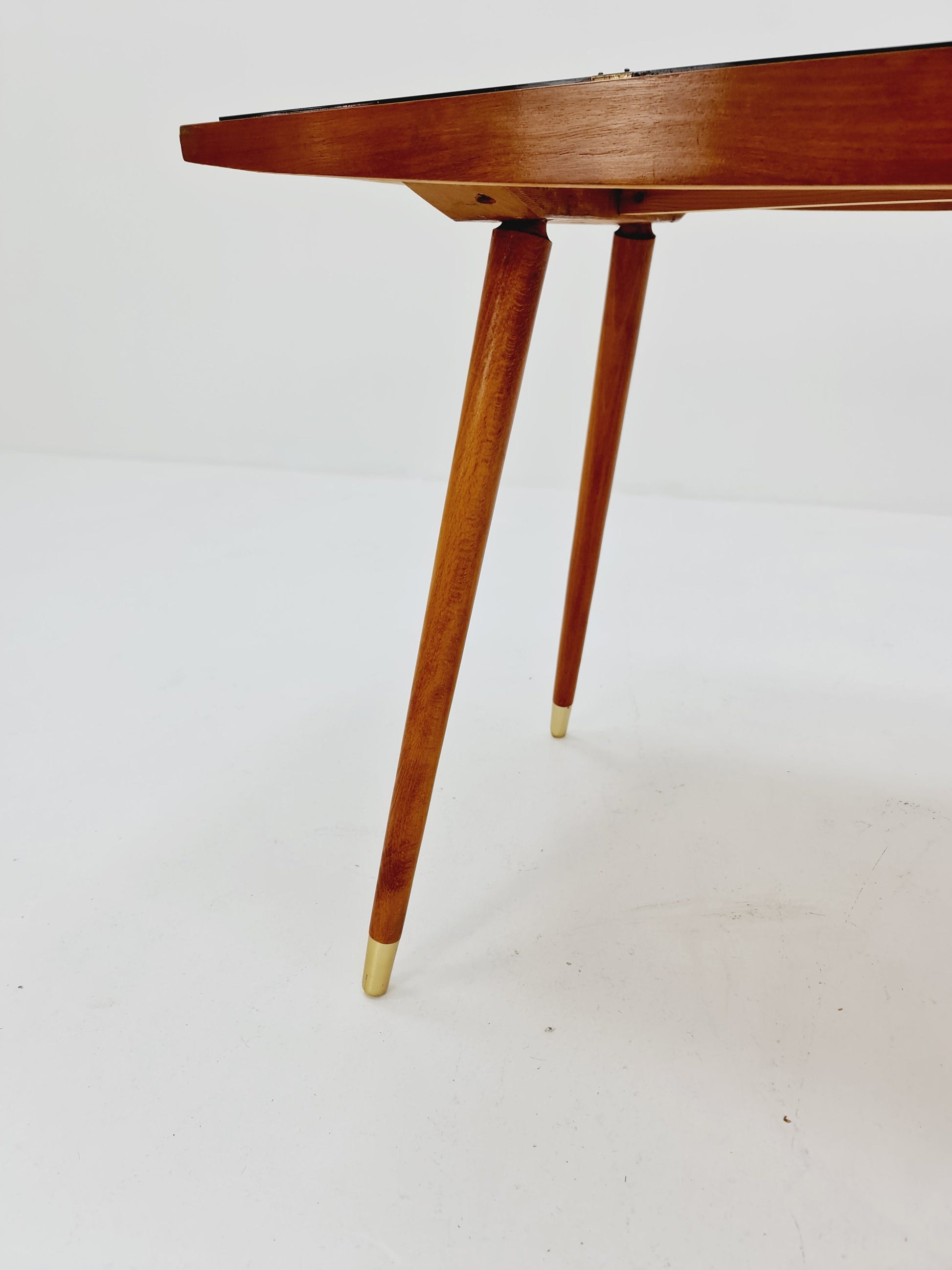 mid centtury vintage coffetable witth glass top from the 50s