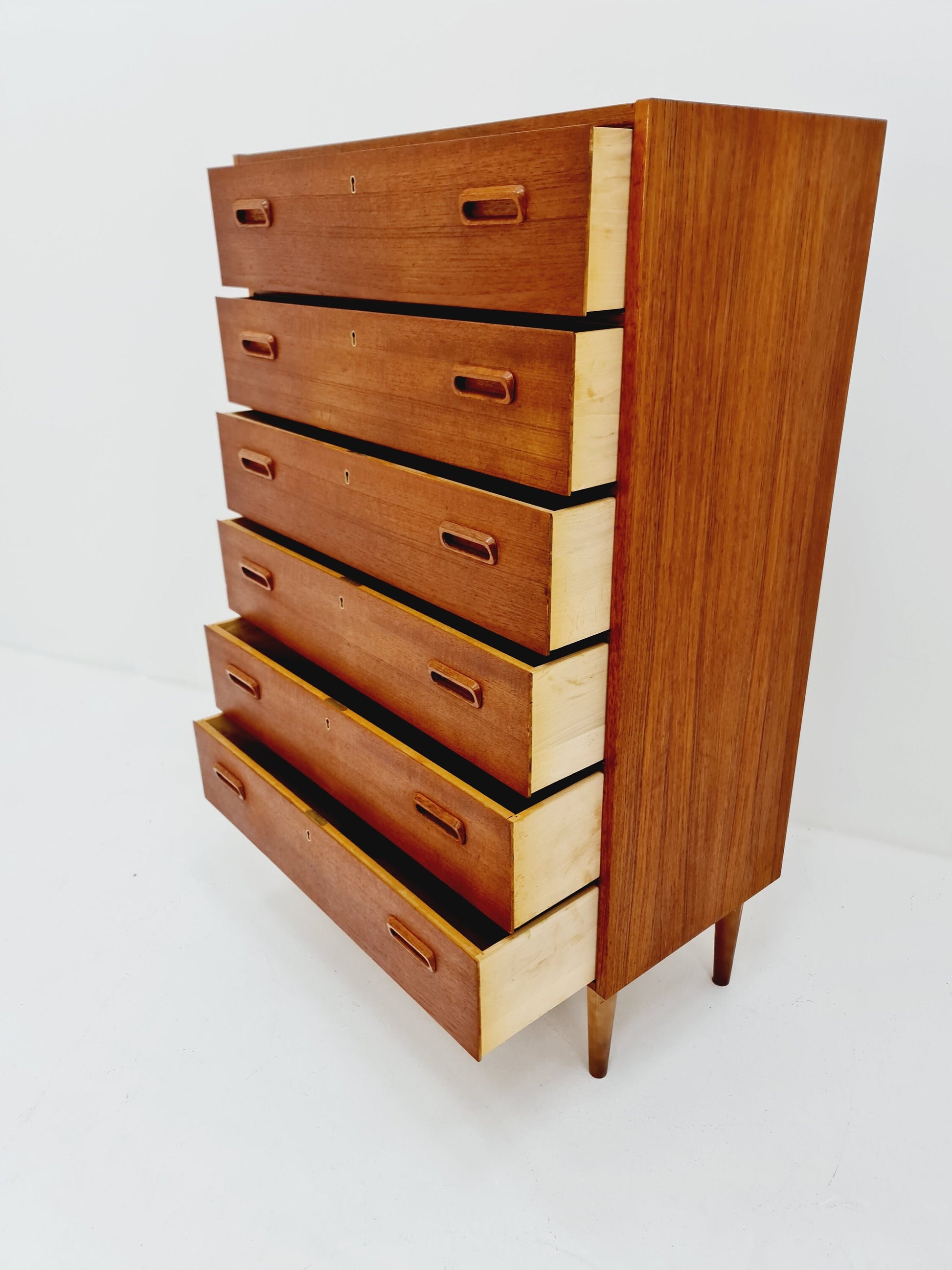 Midcentury Danish teak chest of drawers / drawer dresser / cabinet, 1960s