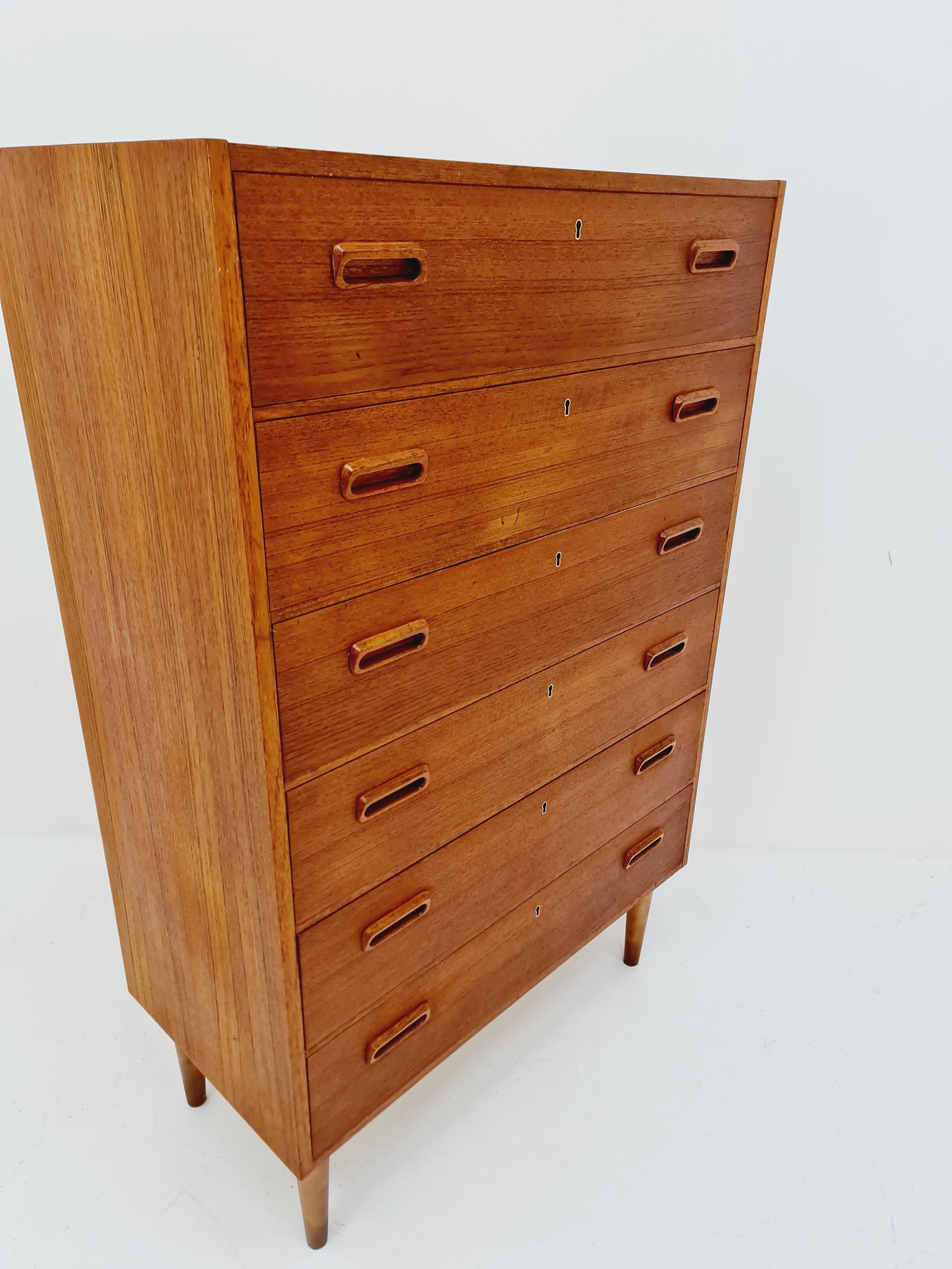 Midcentury Danish teak chest of drawers / drawer dresser / cabinet, 1960s