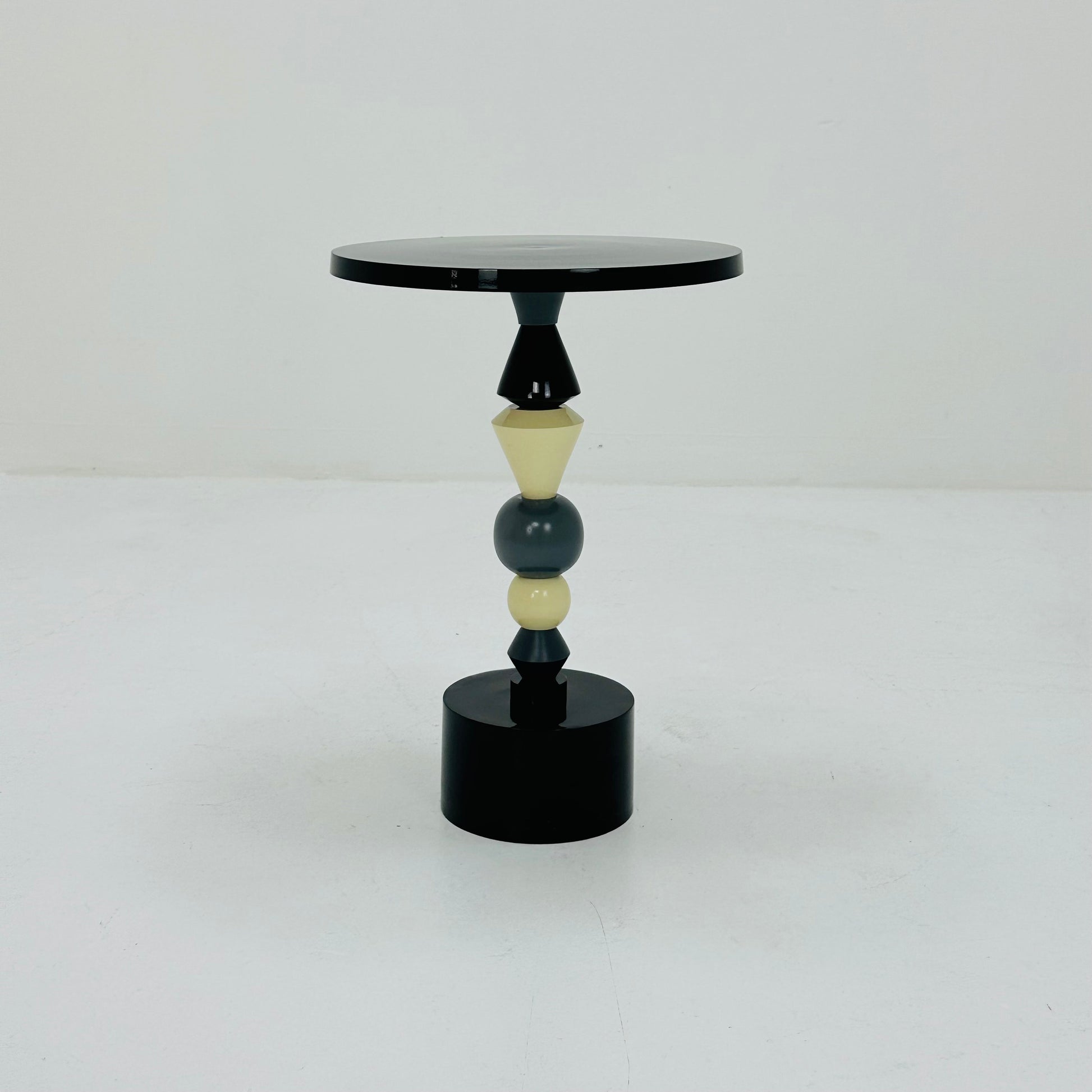 Rare Space age side table /end table 1970s Italy