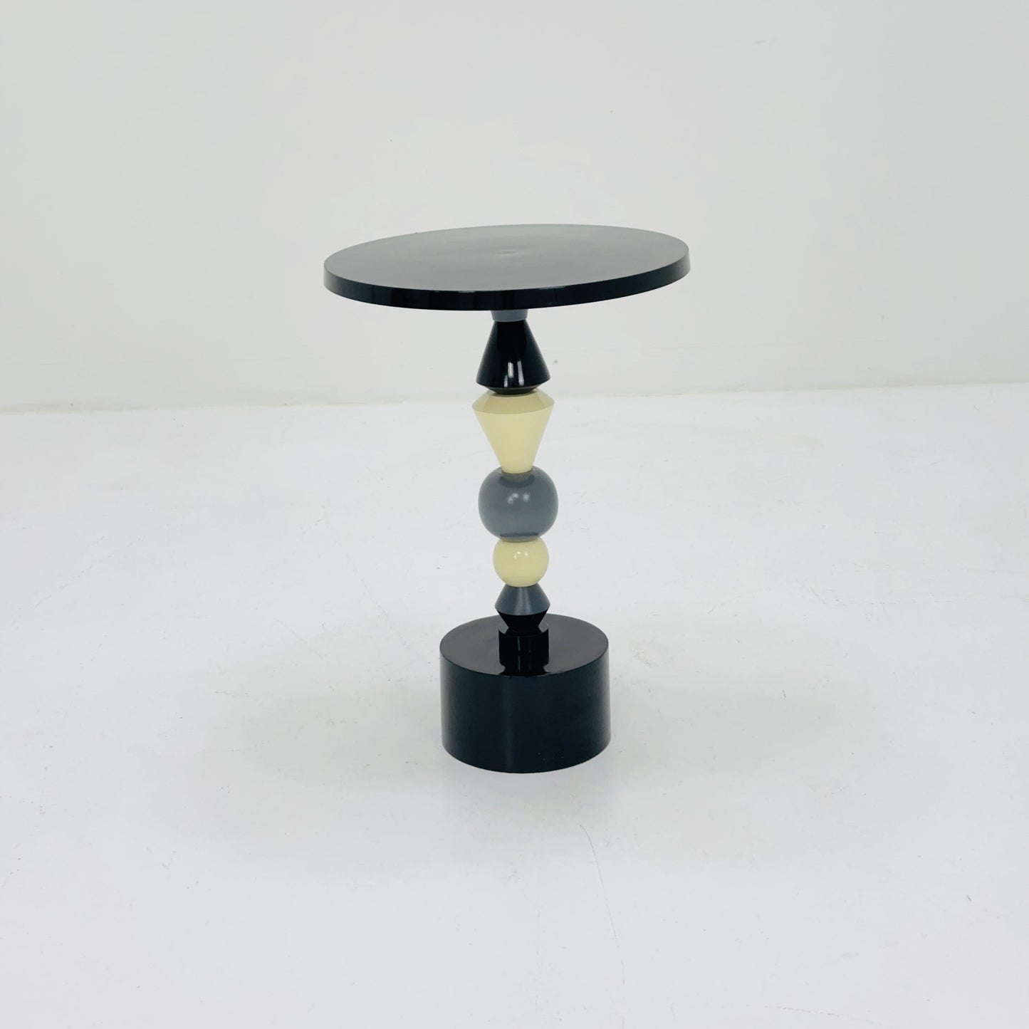 Rare Space age side table /end table 1970s Italy