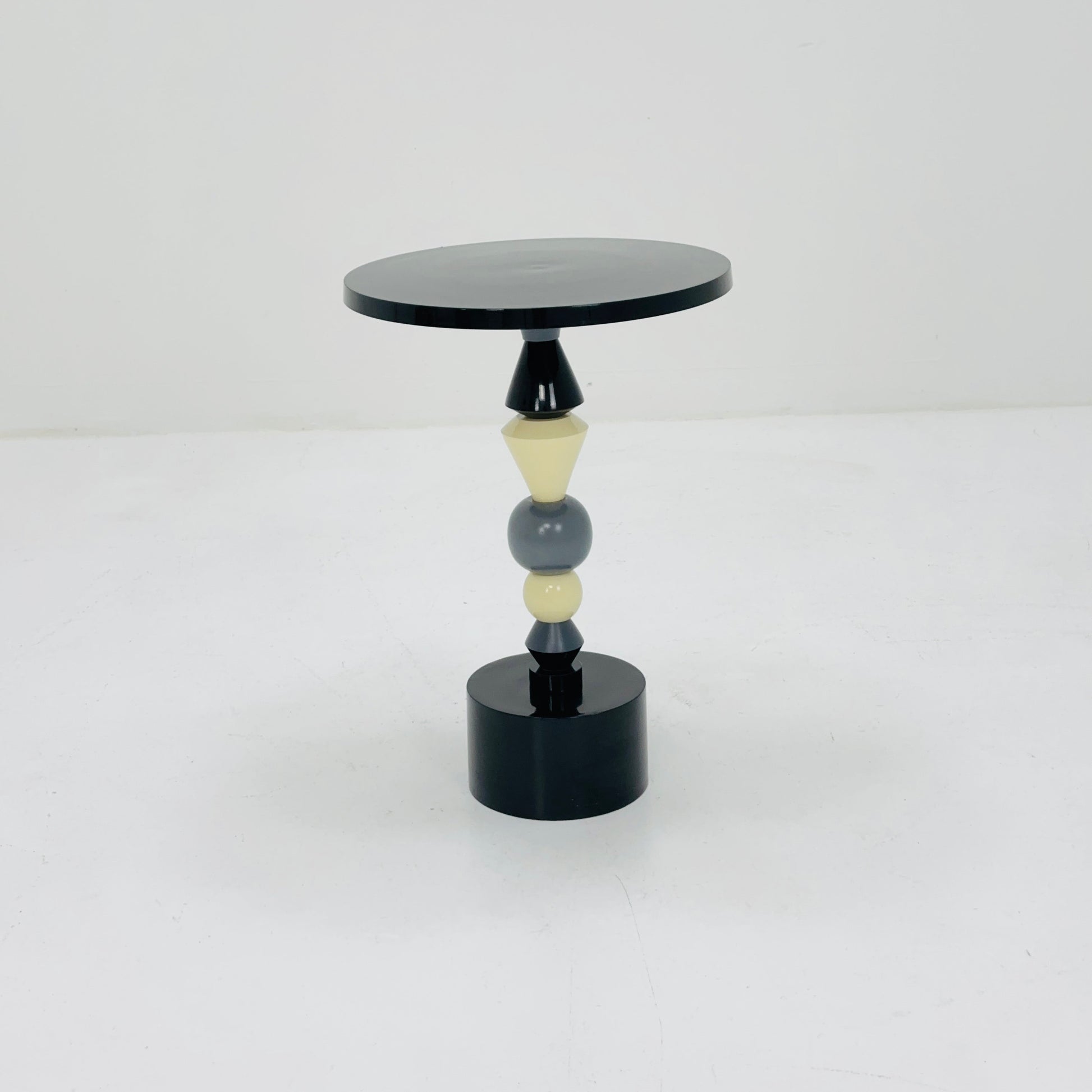 Rare Space age side table /end table 1970s Italy