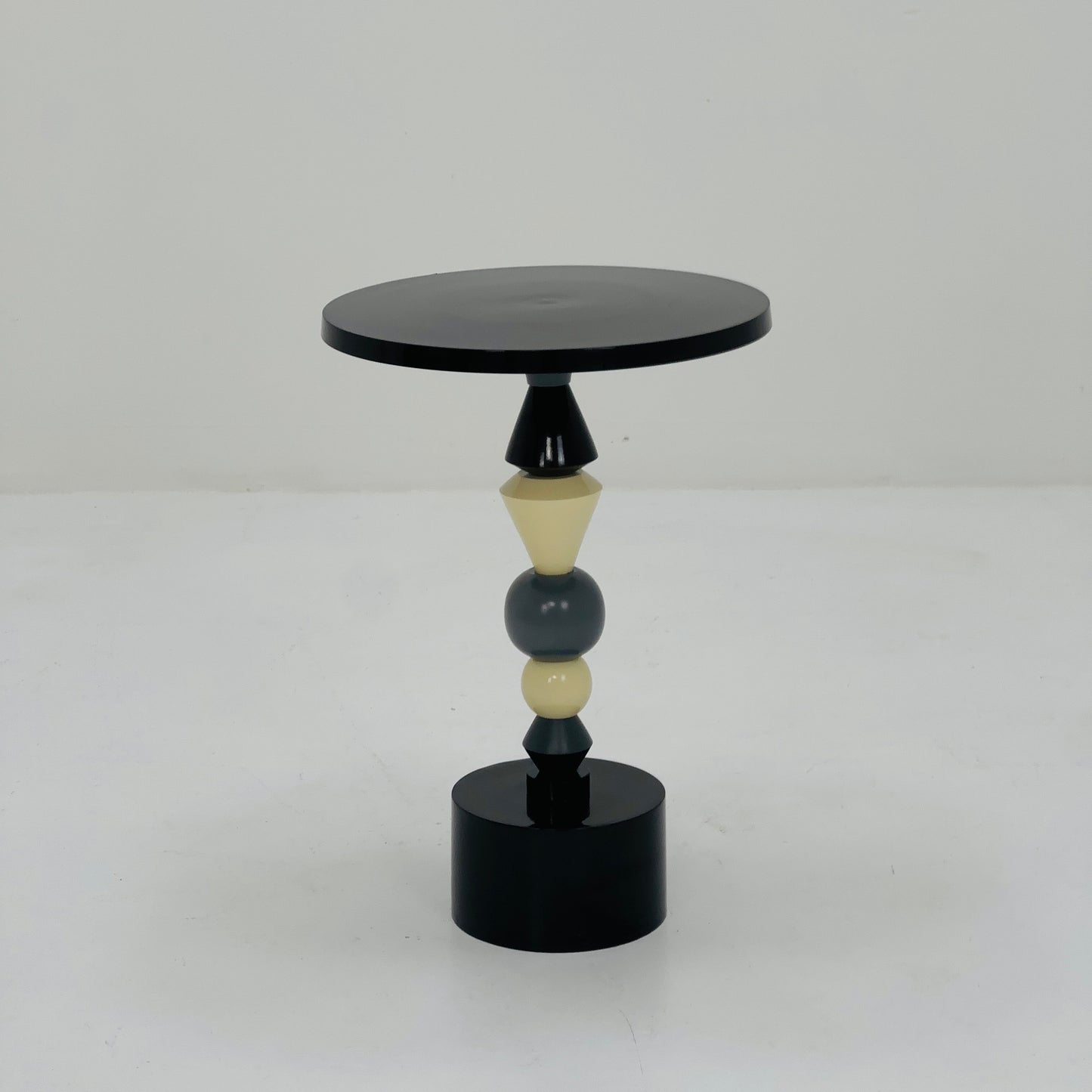 Rare Space age side table /end table 1970s Italy