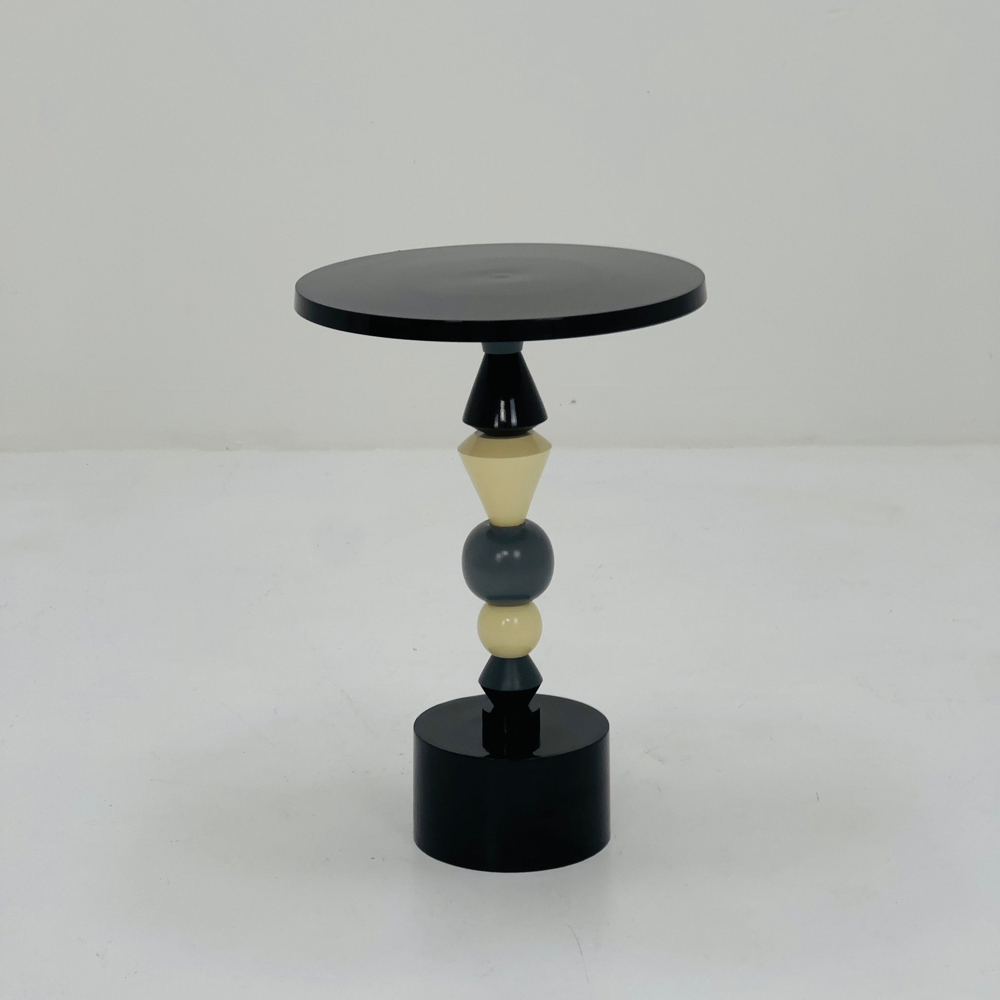 Rare Space age side table /end table 1970s Italy
