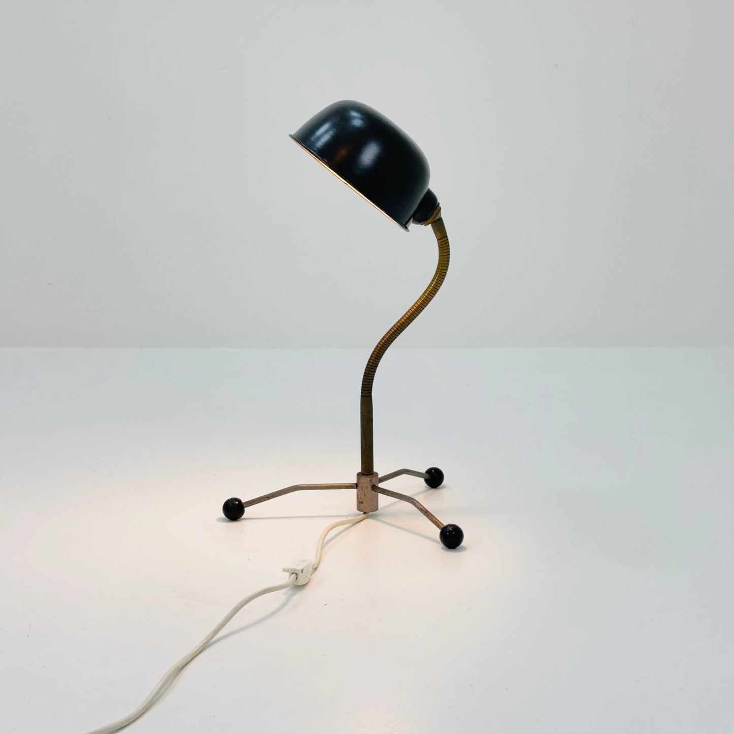 mid century industrial tripod table lamp 1980s Italy