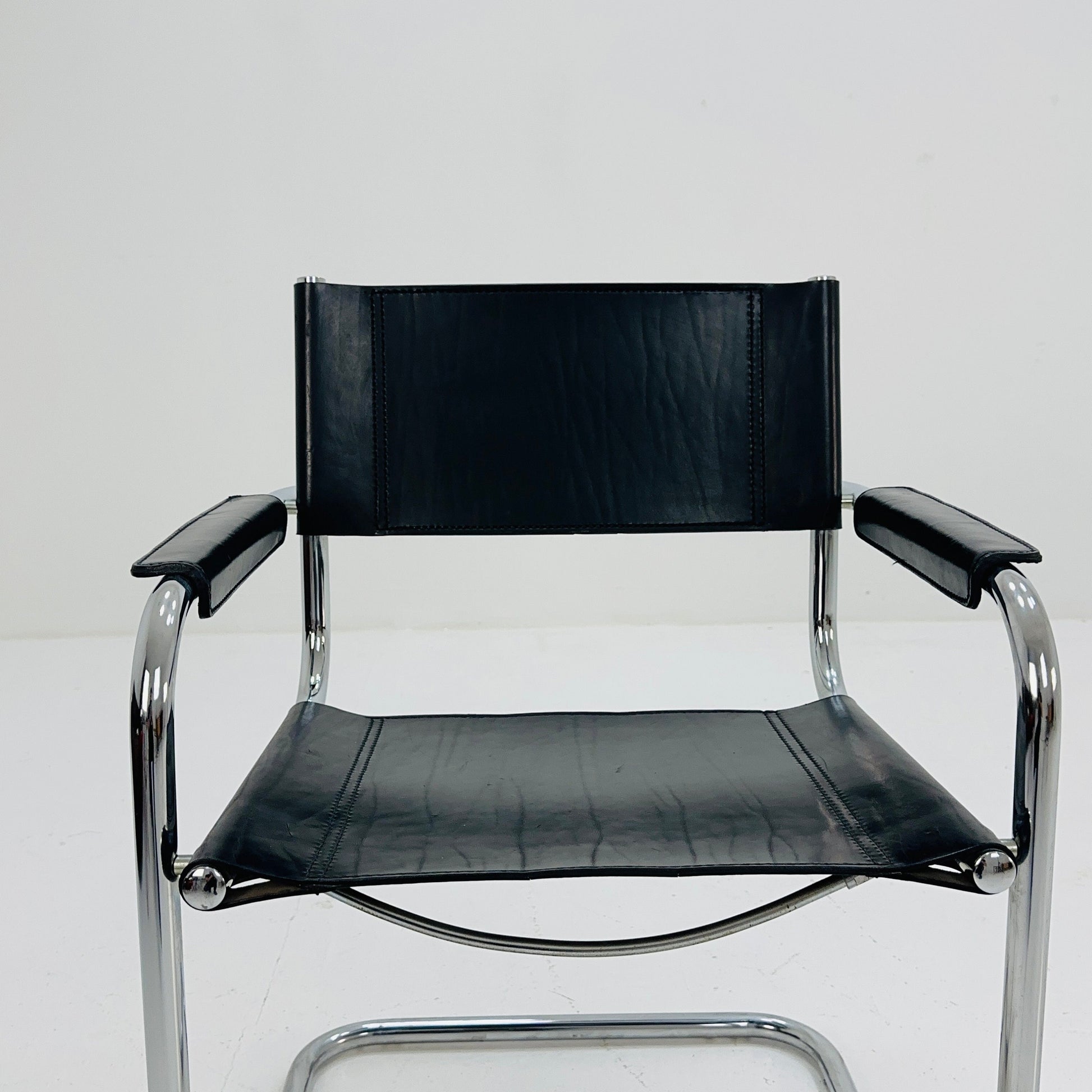 Mid Century iconic Mart Stam S34 armchair / Bauhaus chrome tube steel and leather / 80s vintage cantilever chair s43