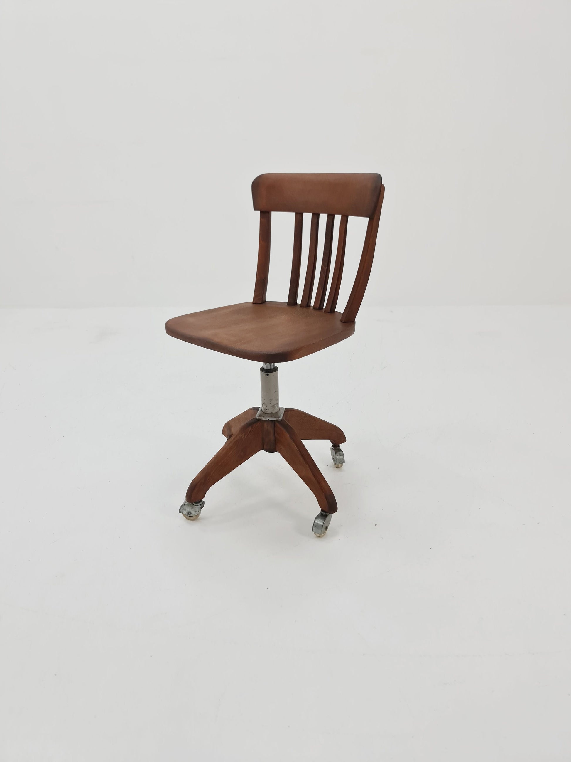 Bauhaus swivel office chair in solid wood By Der FerderDreh 1930s