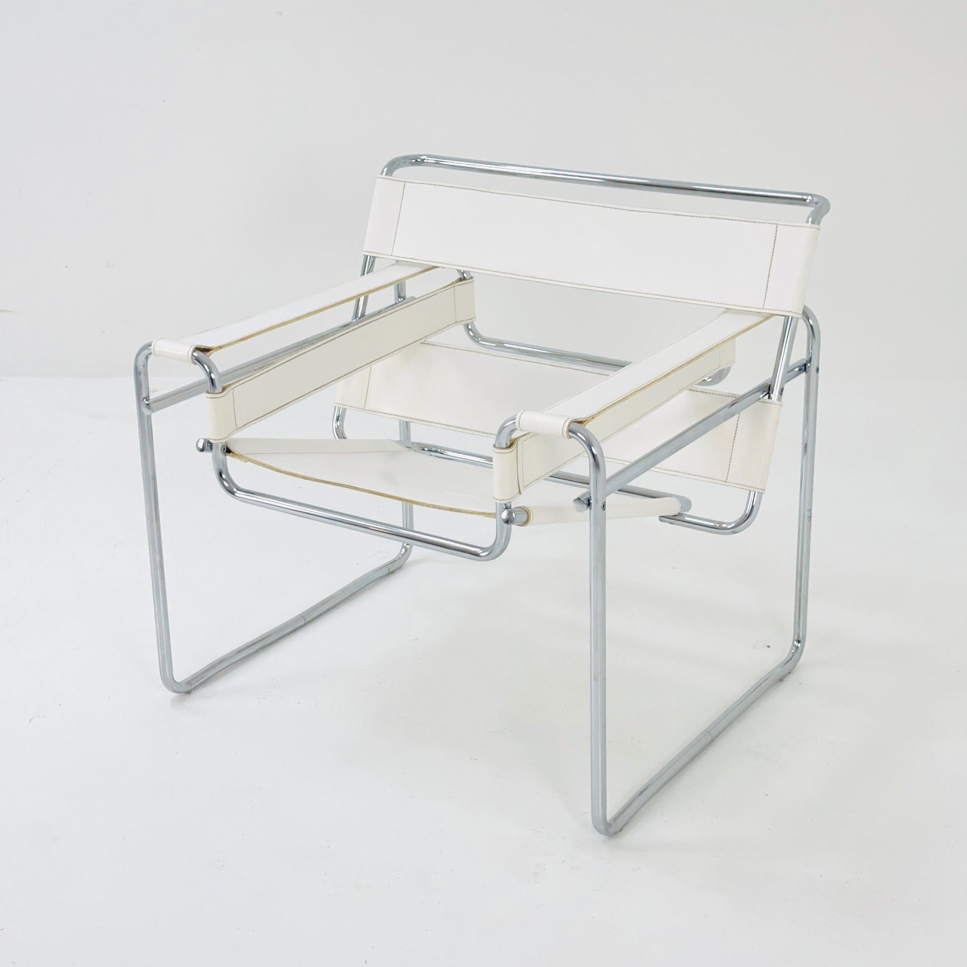 Mid century B3 Wassily white lounge Chair by Marcel Breuer for Gavina, 1980s