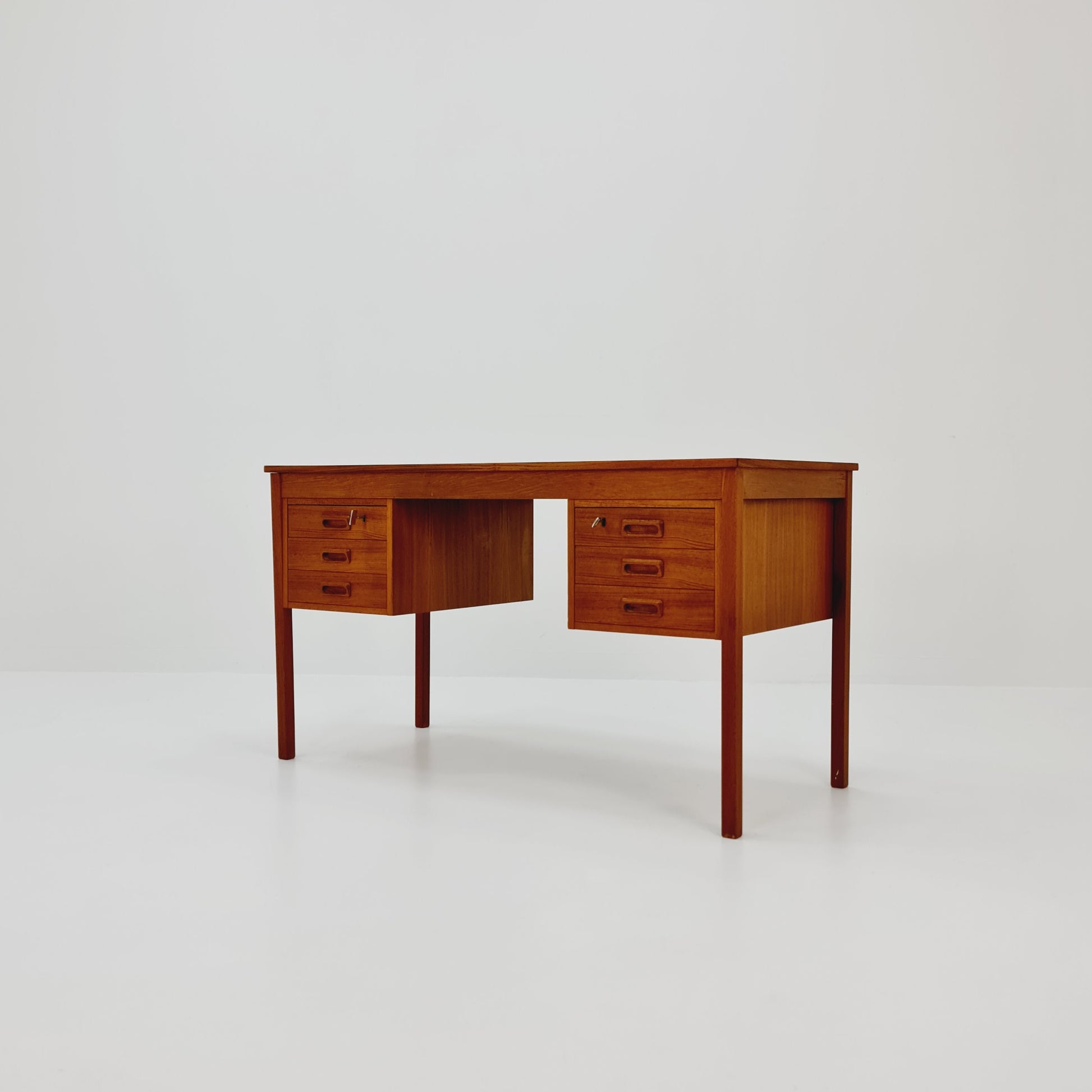 Midcentury danish Scandinavian Desk in teak, 1960s
