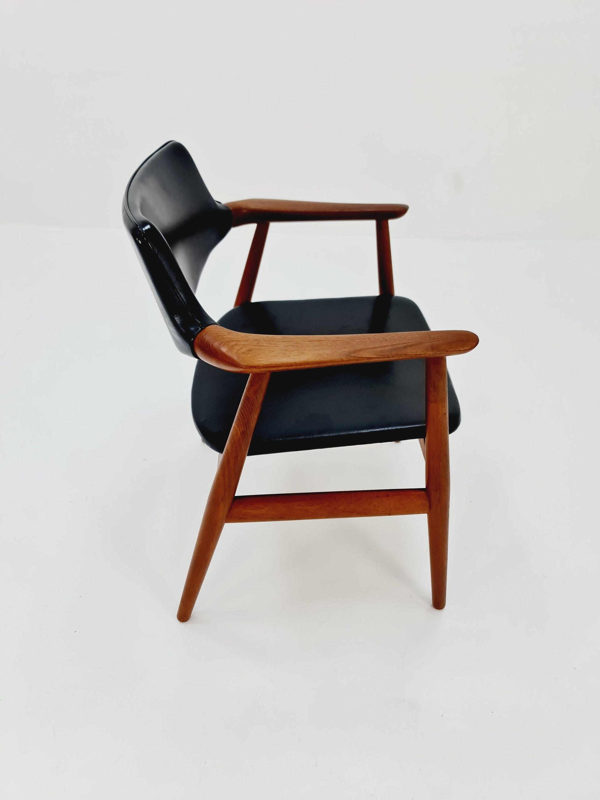 Mid century Danish Teak and Leather arm chair by Svend Age Eriksen for Glostrup from the 60s