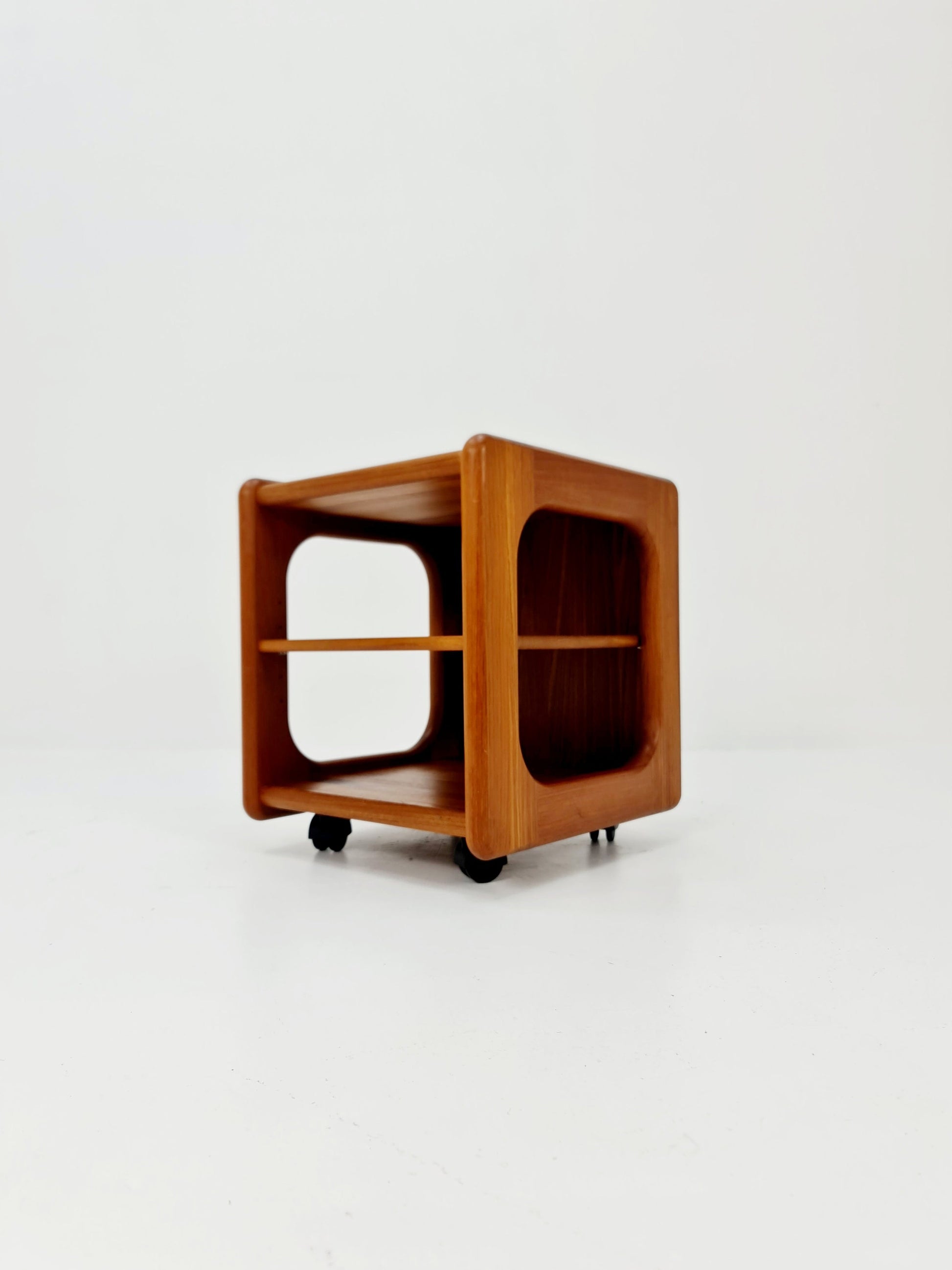 Vintage mid century danish trolley in solid teak/ bar cart By Dyrlund , 1960s
