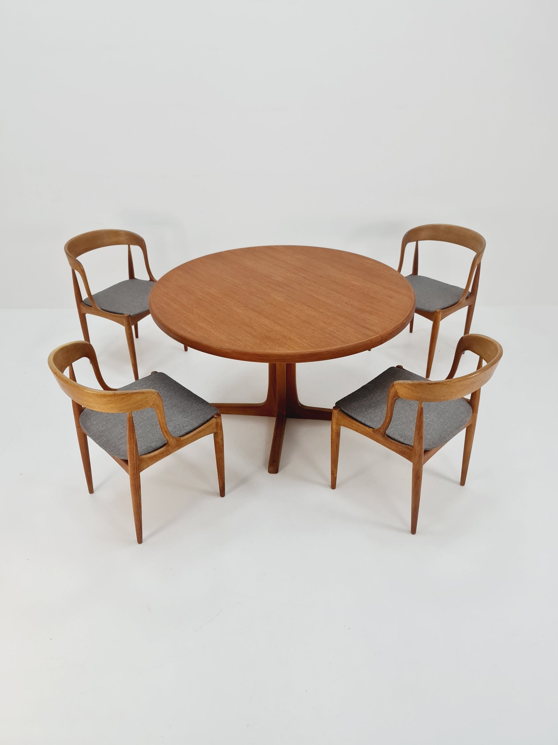 Mid century extendable Danish Modern Teak dining table by Glostrup , 1970s