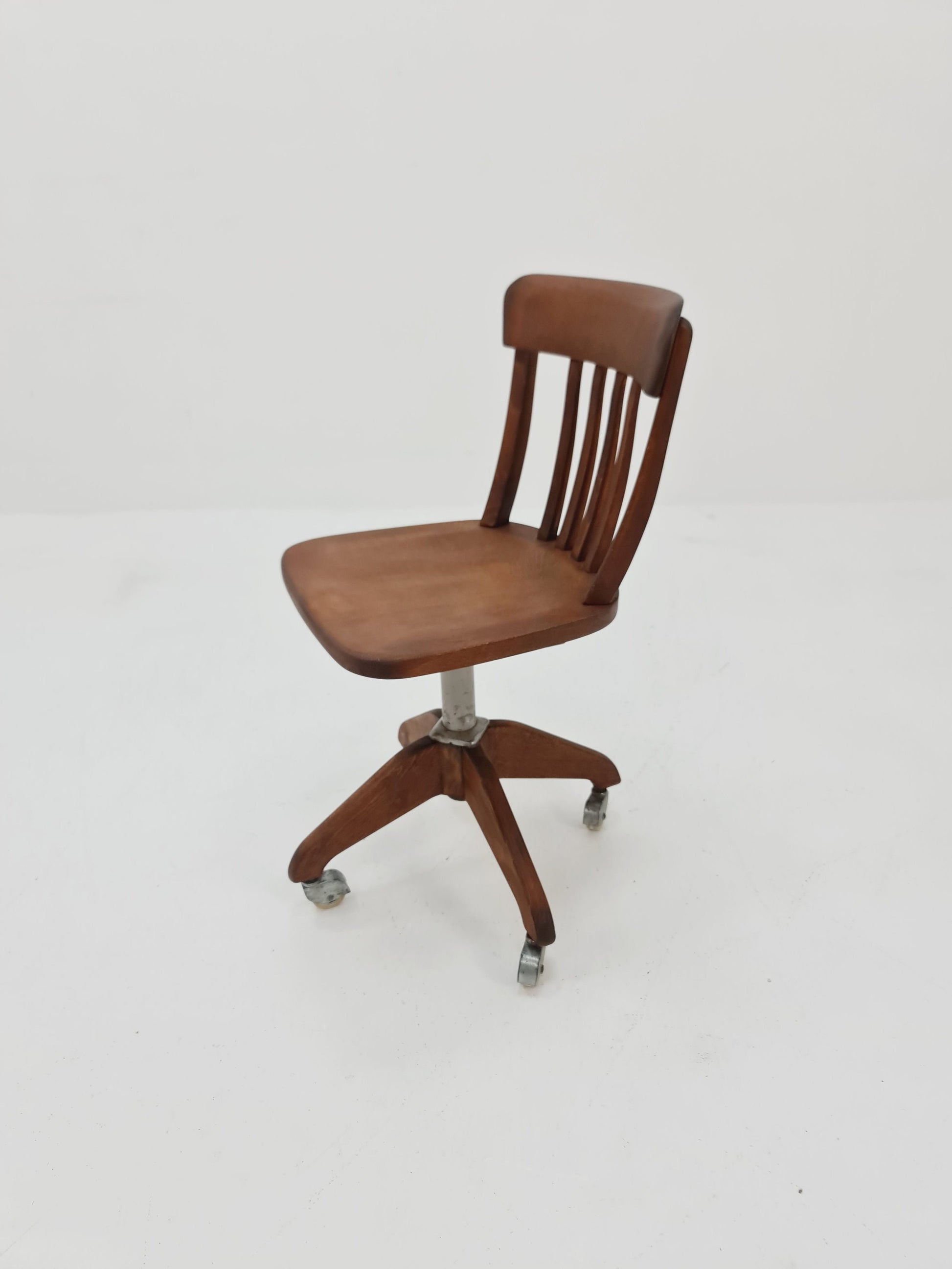 Bauhaus swivel office chair in solid wood By Der FerderDreh 1930s