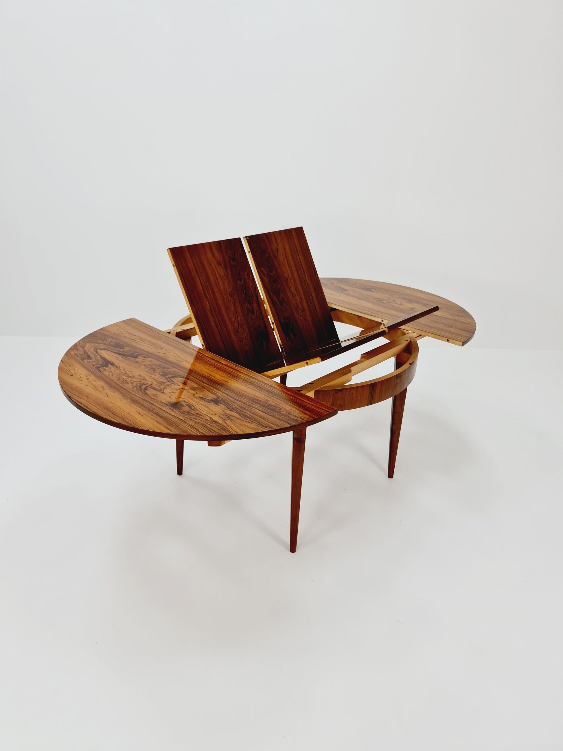 Round German Rosewood Dining Table from Lübke, 1960s