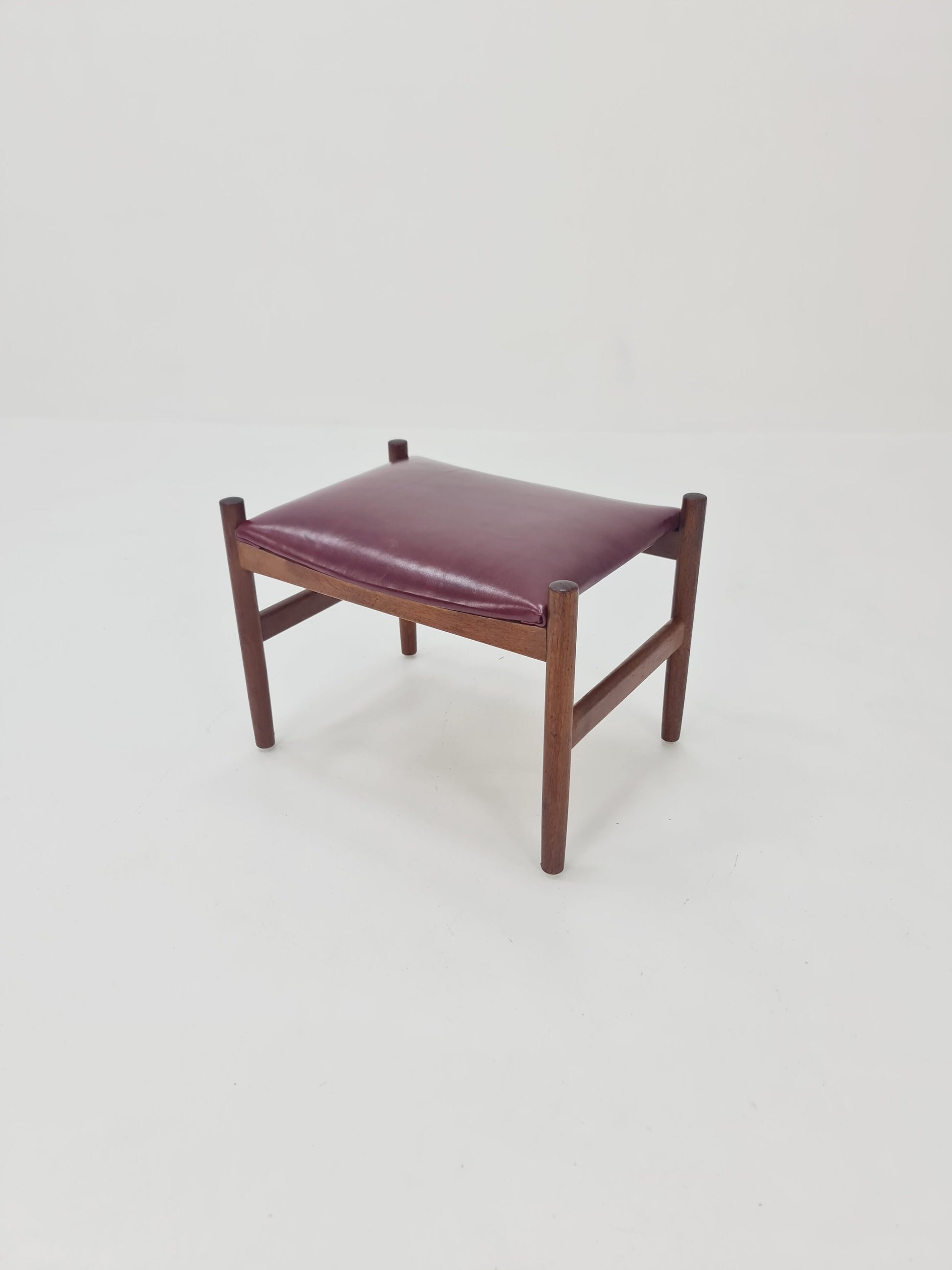 Mid century modern danish real leather ottoman/stool, By Spottrp 1960s