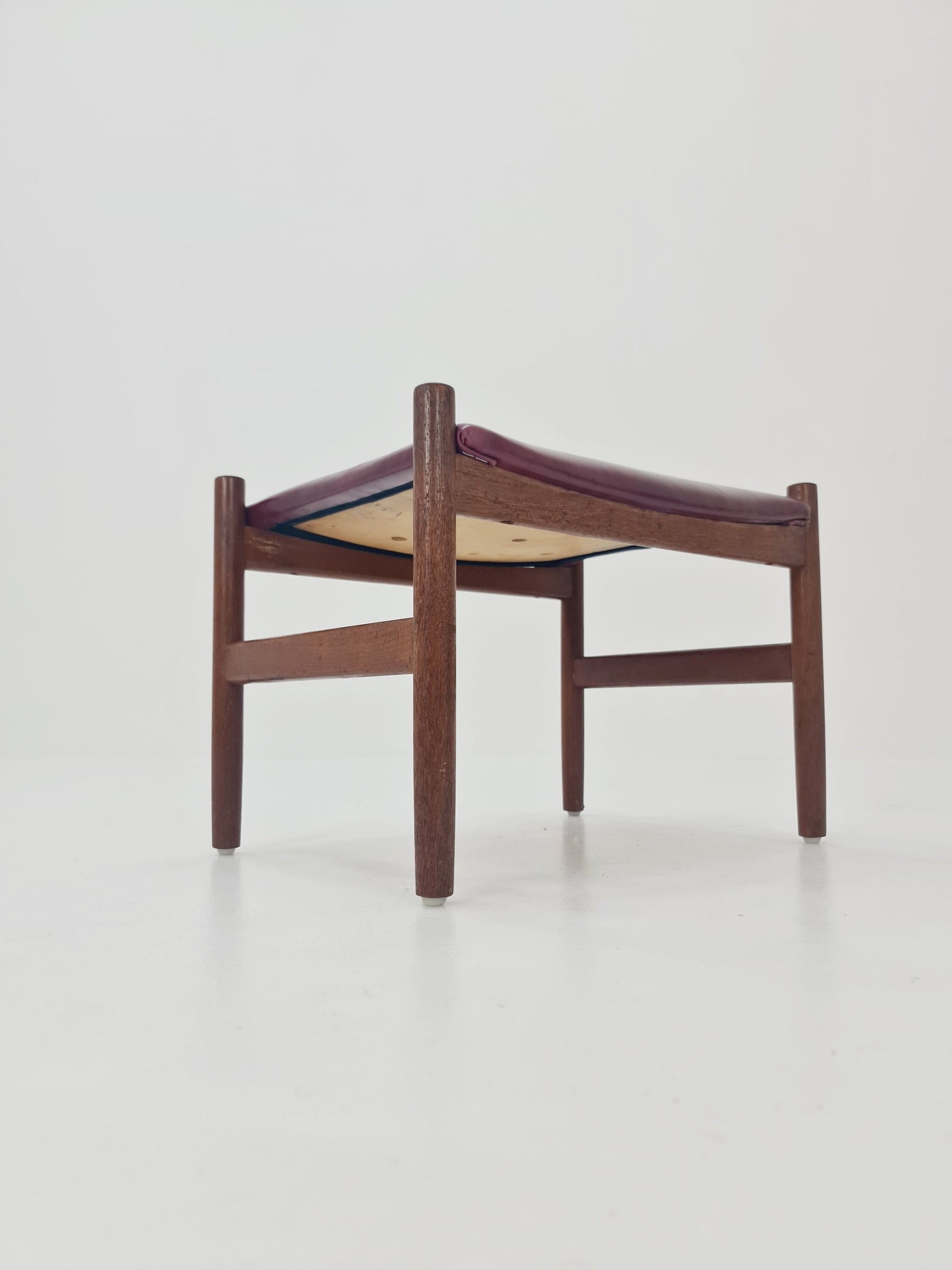 Mid century modern danish real leather ottoman/stool, By Spottrp 1960s