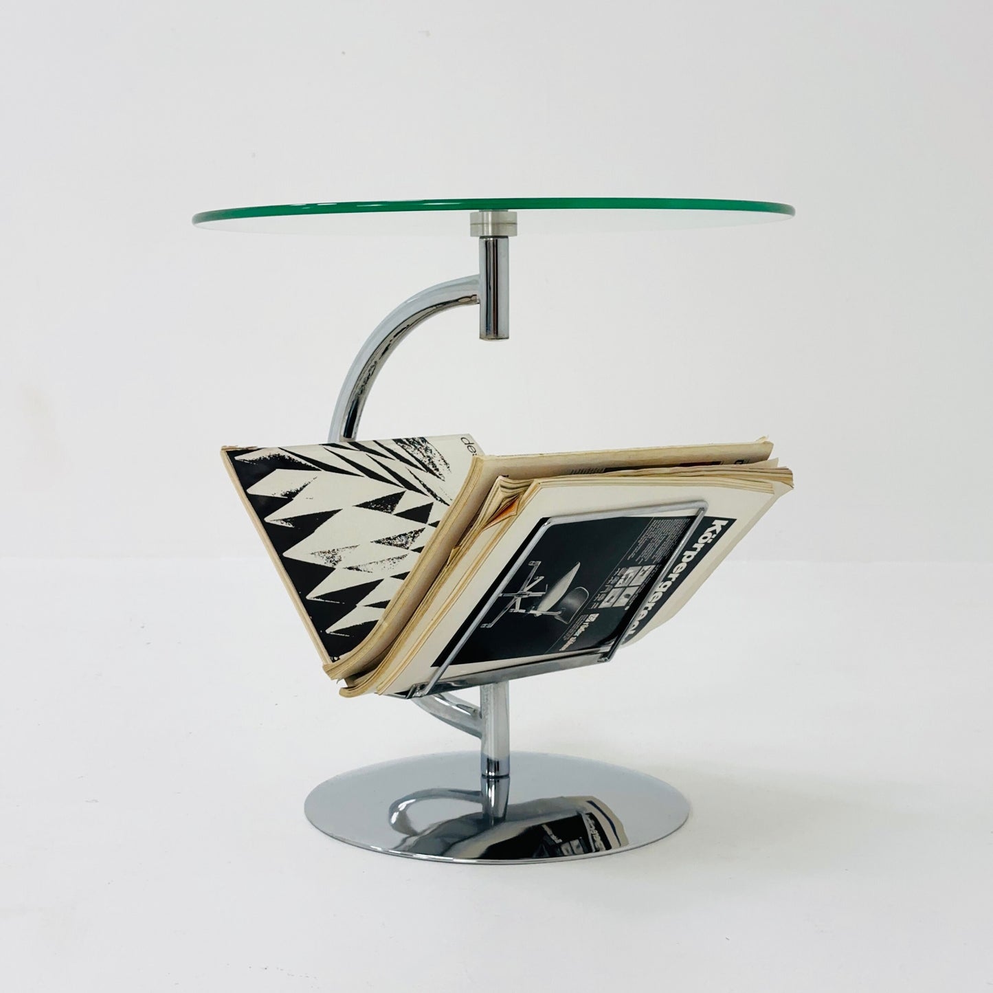 Mid century designer side table / magazine table. chrome and glass top, Italy