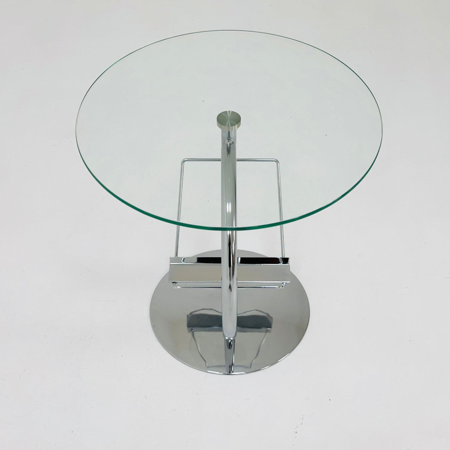 Mid century designer side table / magazine table. chrome and glass top, Italy