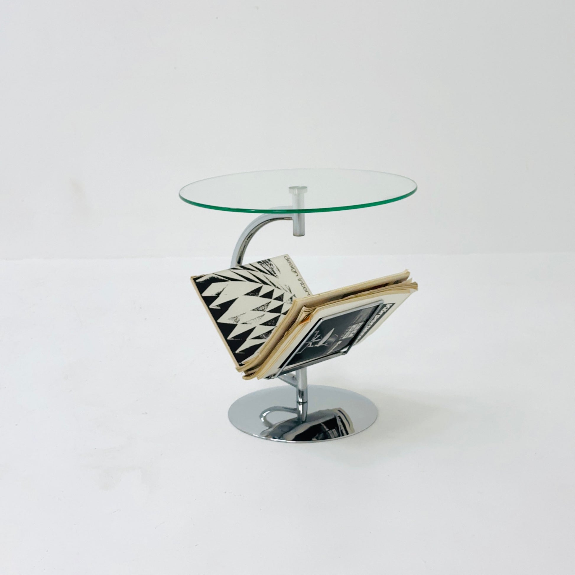 Mid century designer side table / magazine table. chrome and glass top, Italy