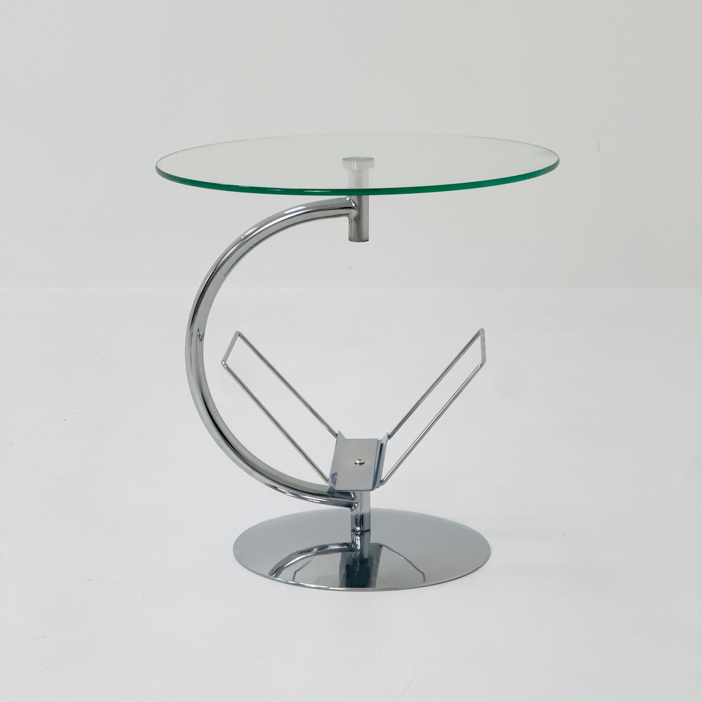 Mid century designer side table / magazine table. chrome and glass top, Italy