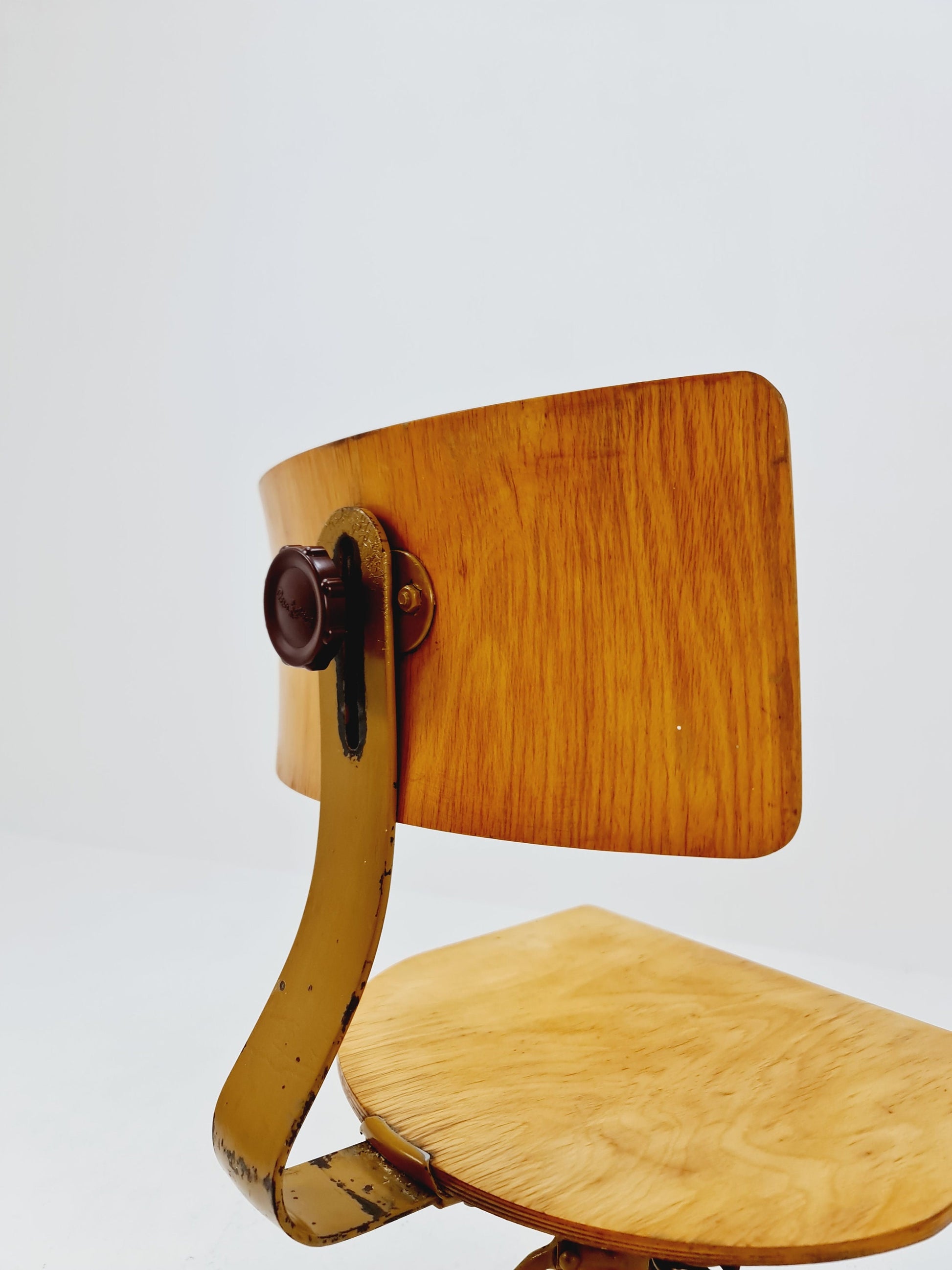 Bauhaus swivel office chair in solid wood By Puffdreh Kontorchair 1930s