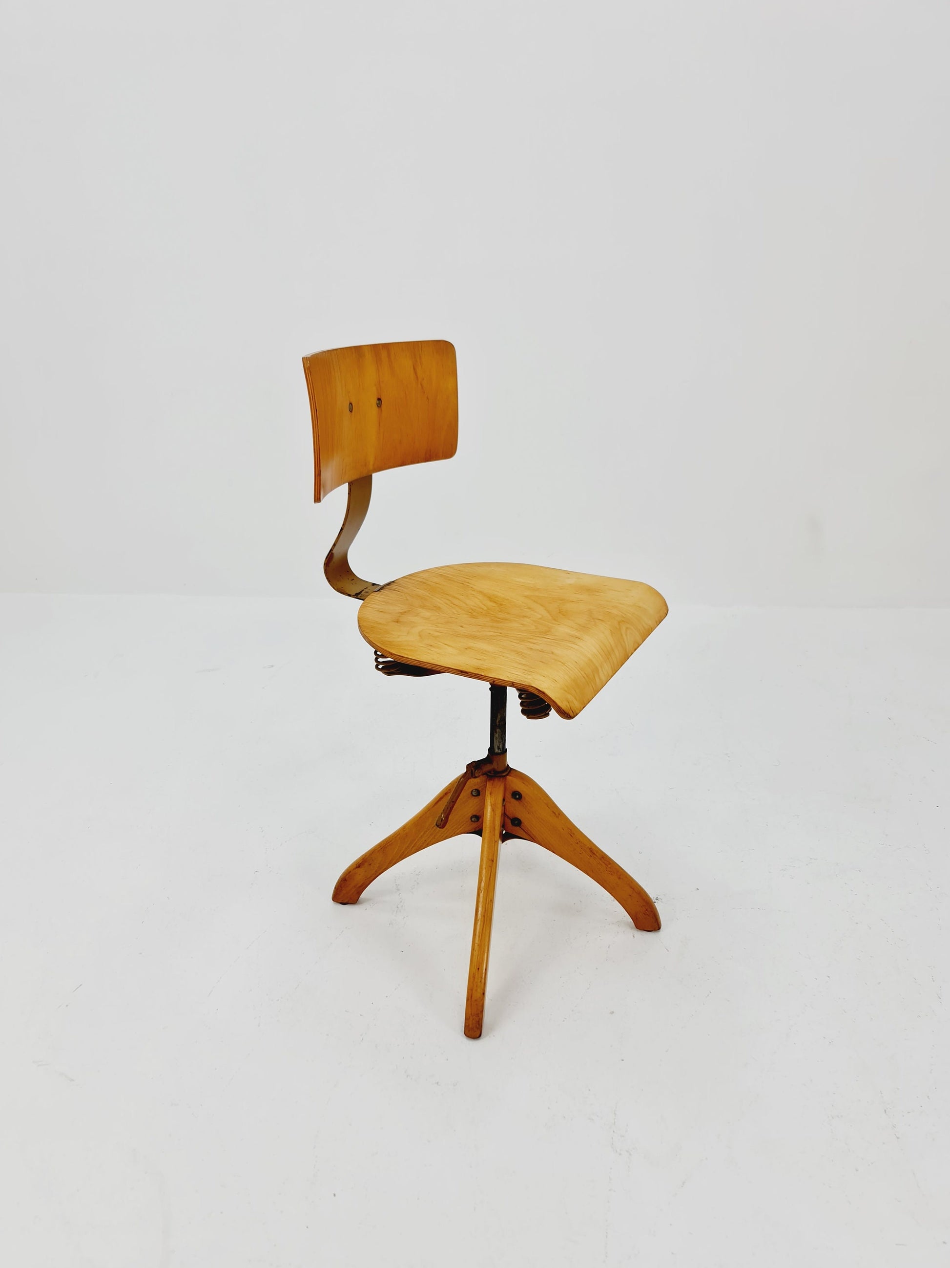 Bauhaus swivel office chair in solid wood By Puffdreh Kontorchair 1930s