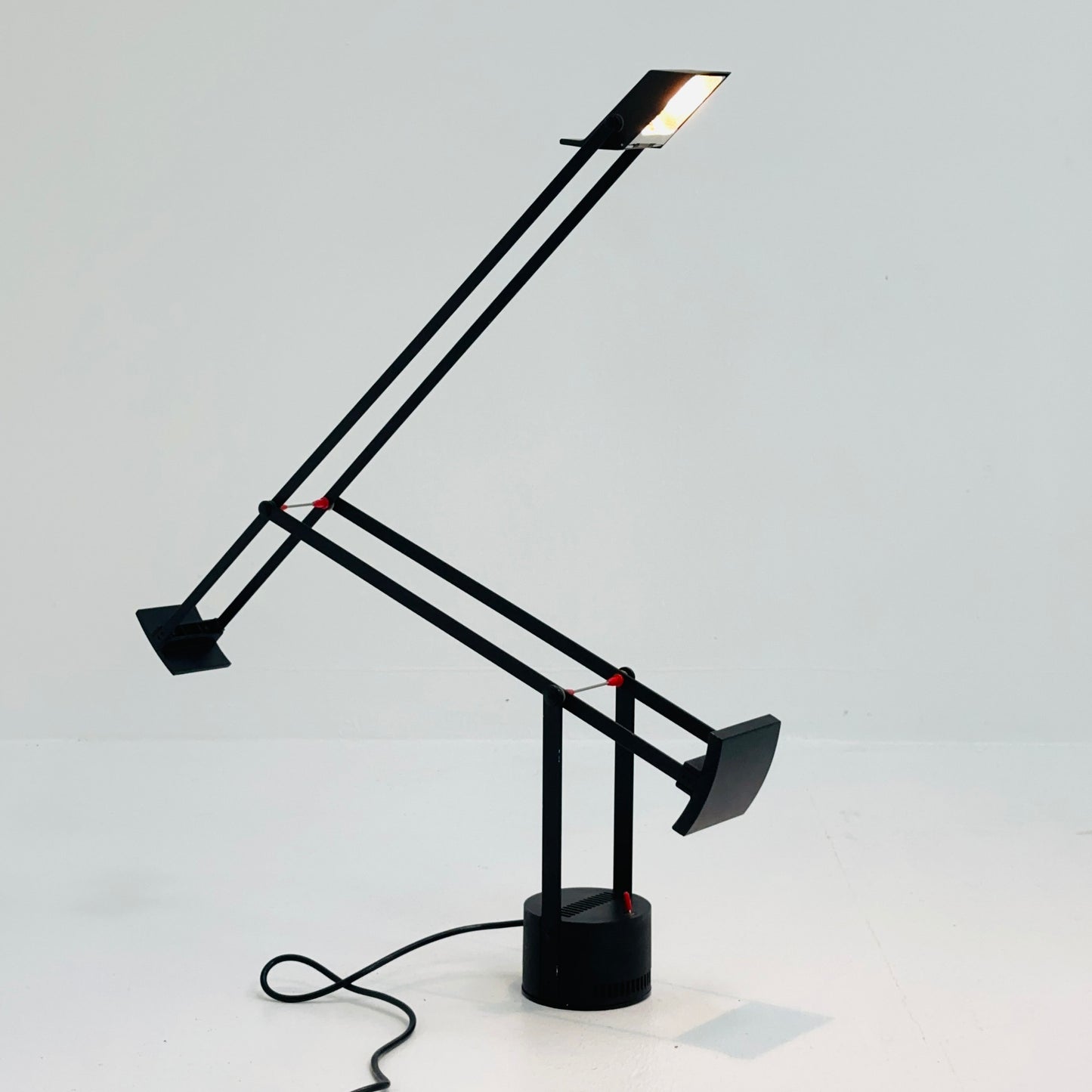 Vintage Italian Tizio Table Lamp by Richard Sapper for Artemide, 1972