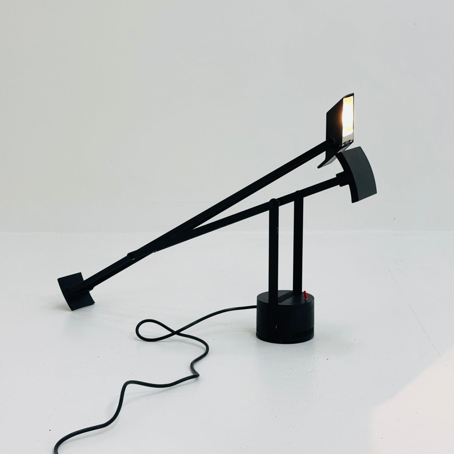 Vintage Italian Tizio Table Lamp by Richard Sapper for Artemide, 1972