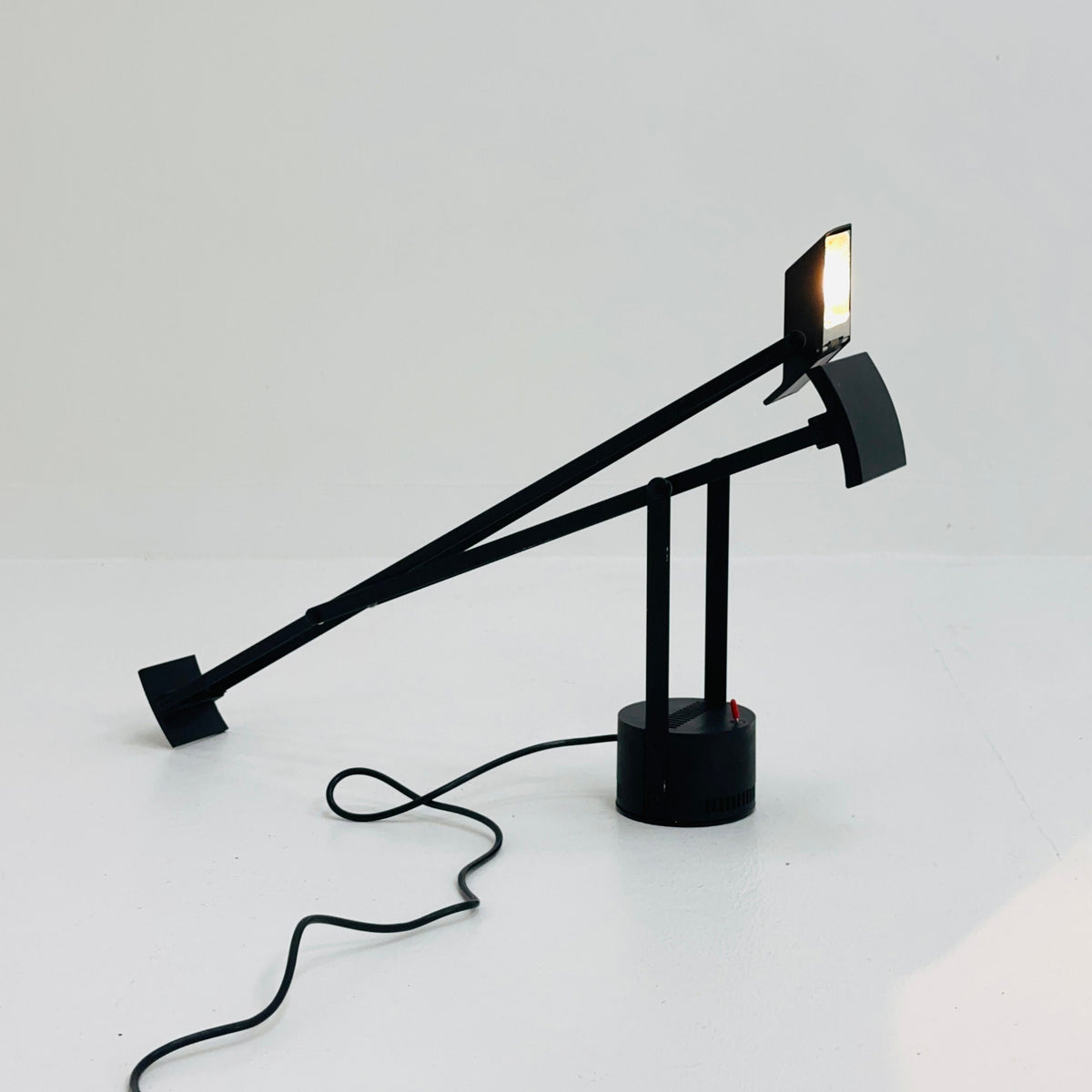 Vintage Italian Tizio Table Lamp by Richard Sapper for Artemide, 1972