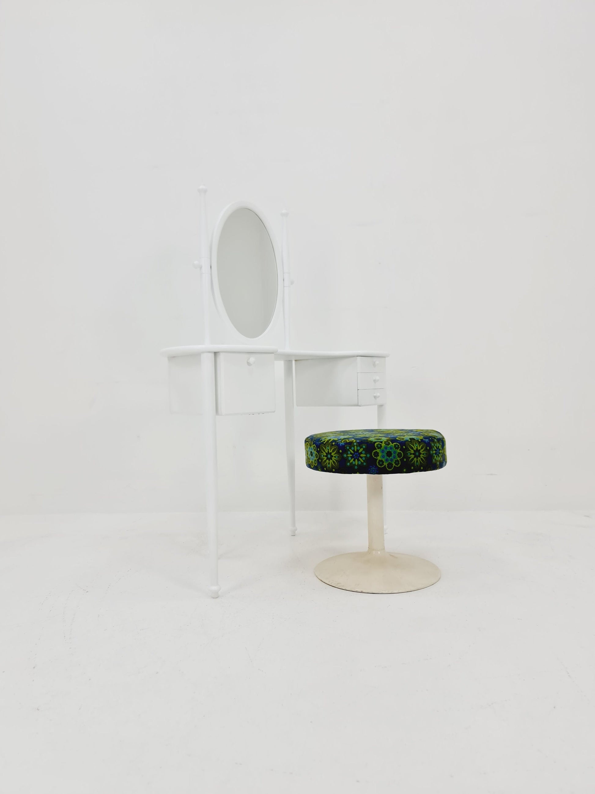 Mid Century Modern Swedish vanity table/ make up By AB Nybrofabriken Model Romantica, 1960s