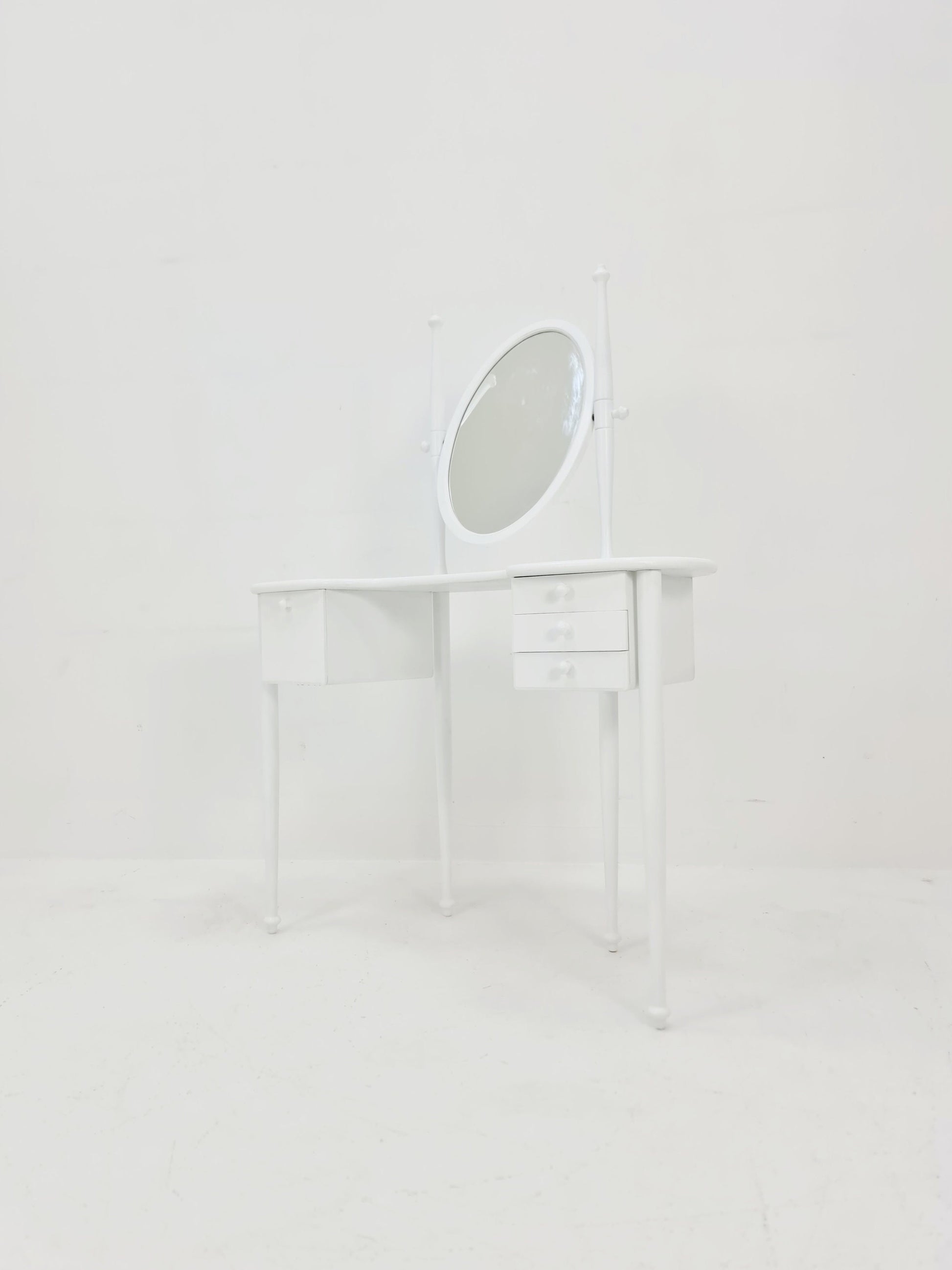 Mid Century Modern Swedish vanity table/ make up By AB Nybrofabriken Model Romantica, 1960s