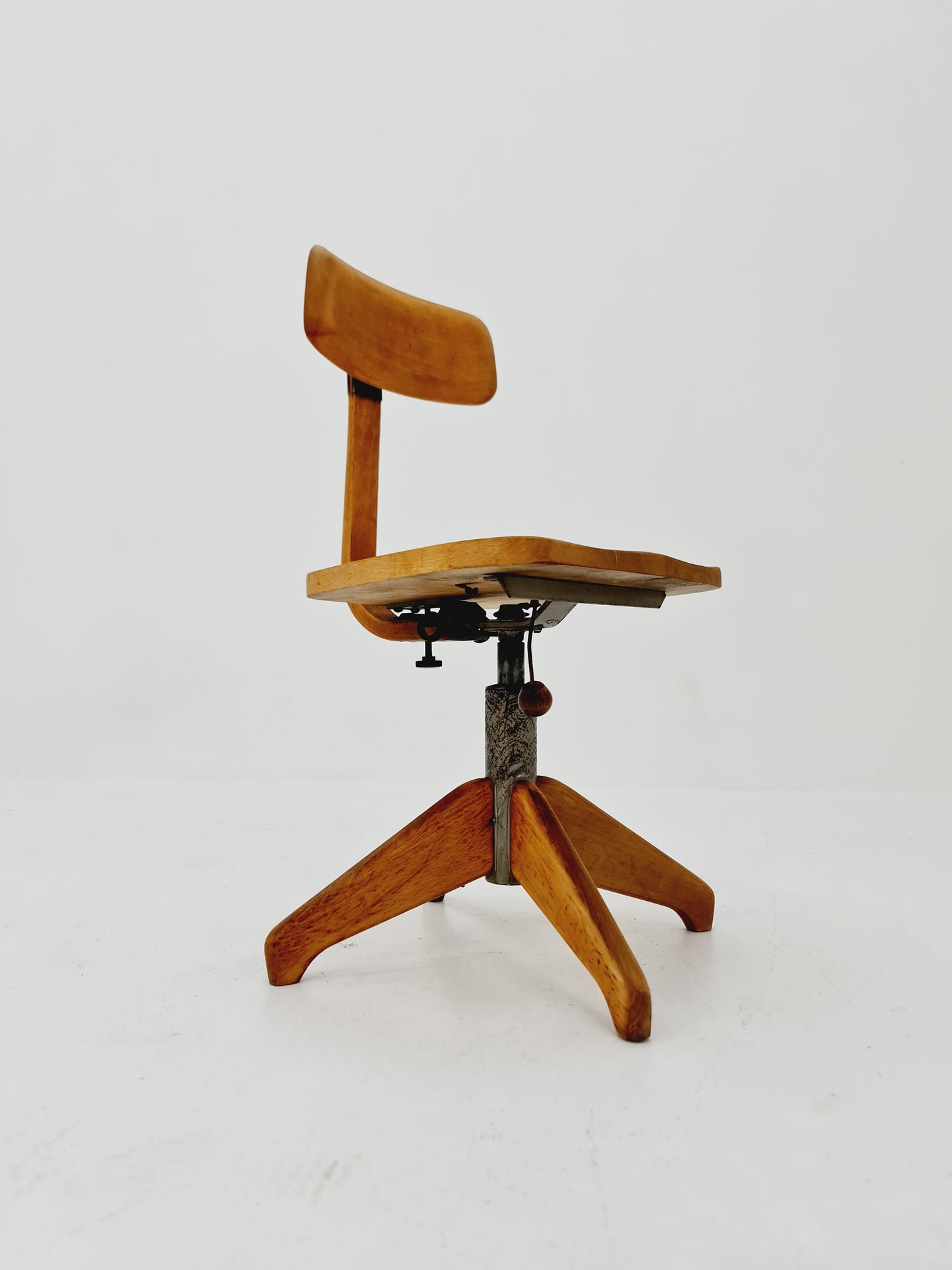 Bauhaus swivel office chair in solid wood By Der FerderDreh 1930s
