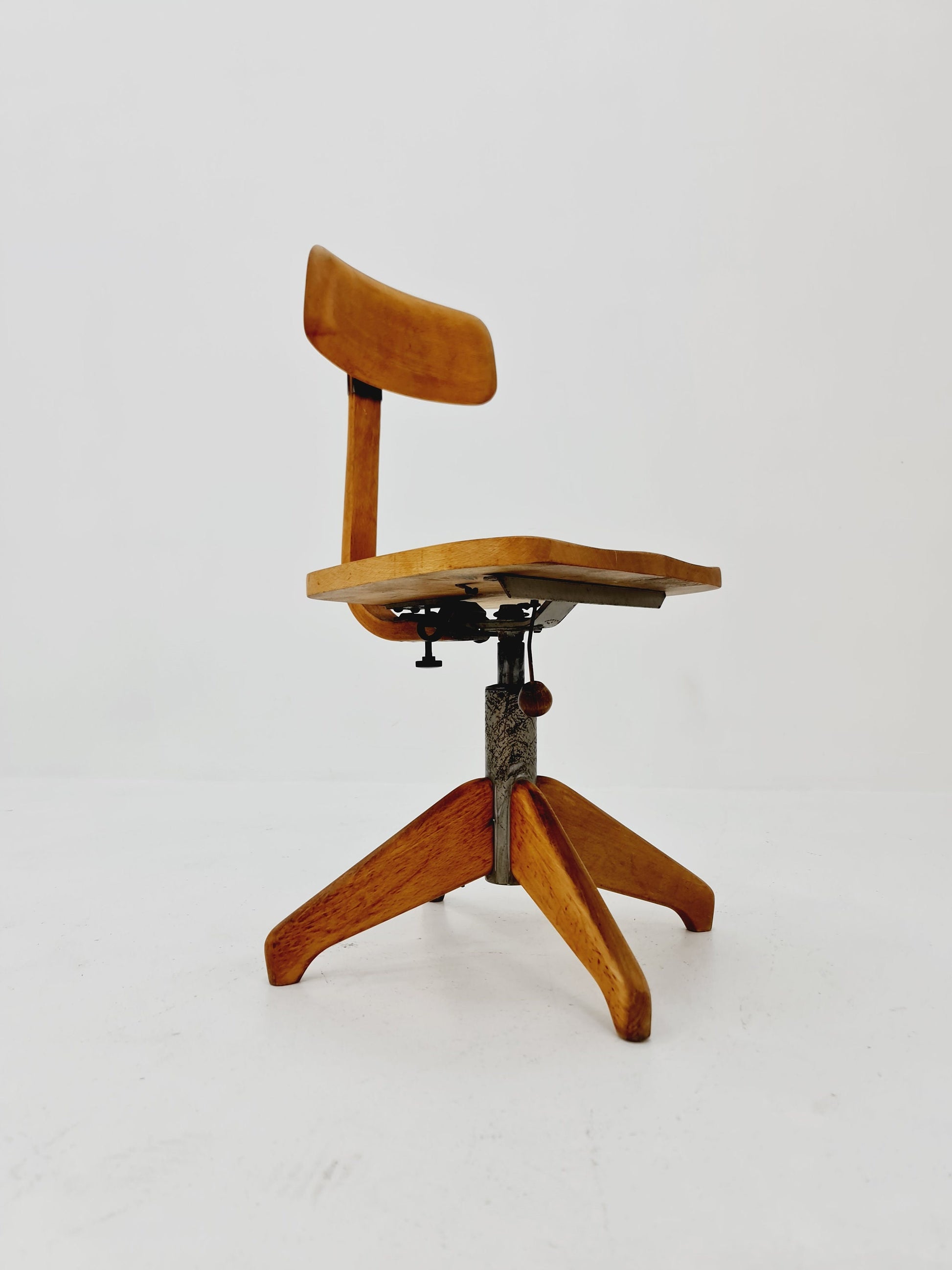 Bauhaus swivel office chair in solid wood By Der FerderDreh 1930s